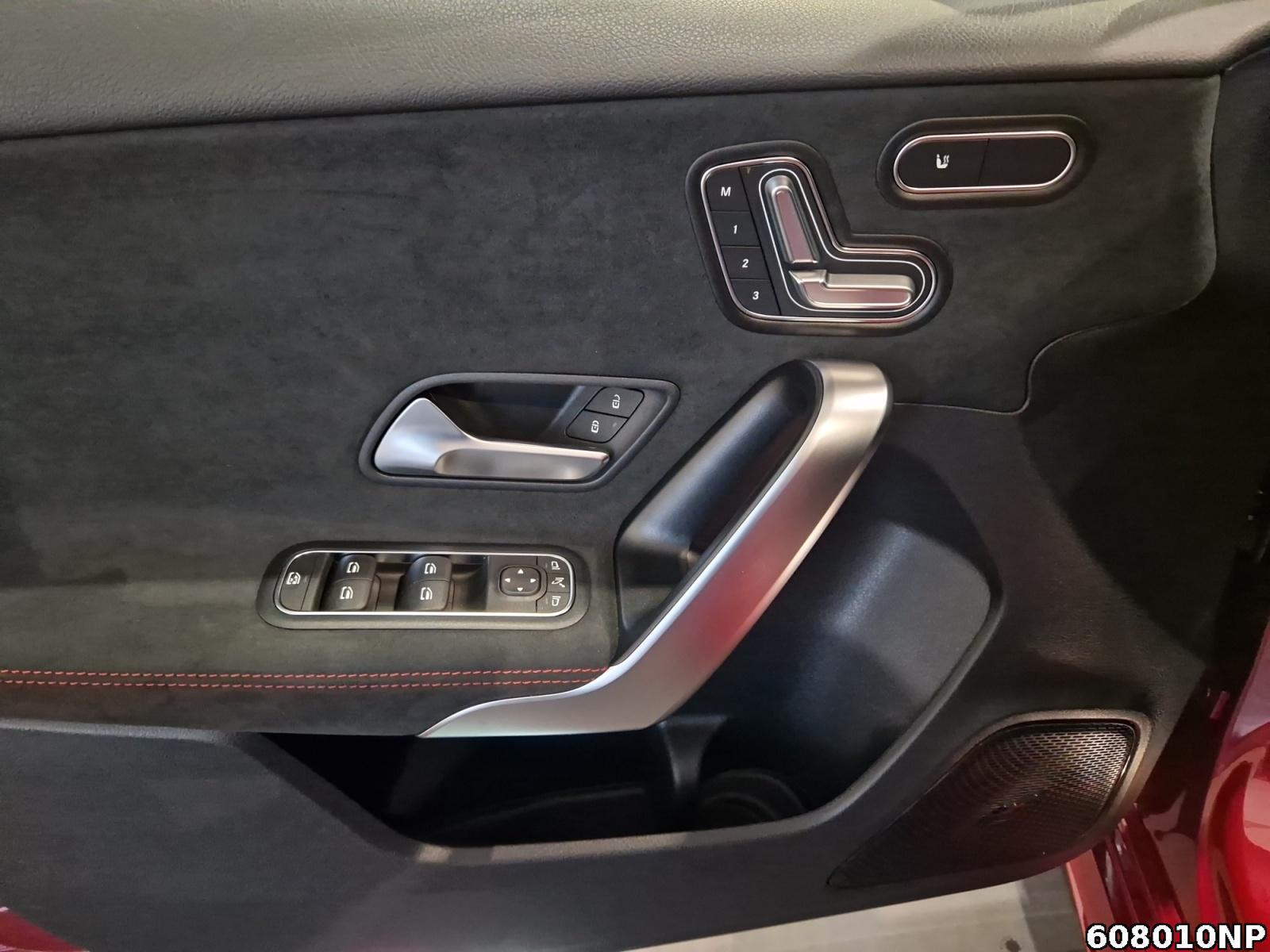 Fahrzeugabbildung Mercedes-Benz A 180 AMG Premium Plus 360 Kamera Pano HUD