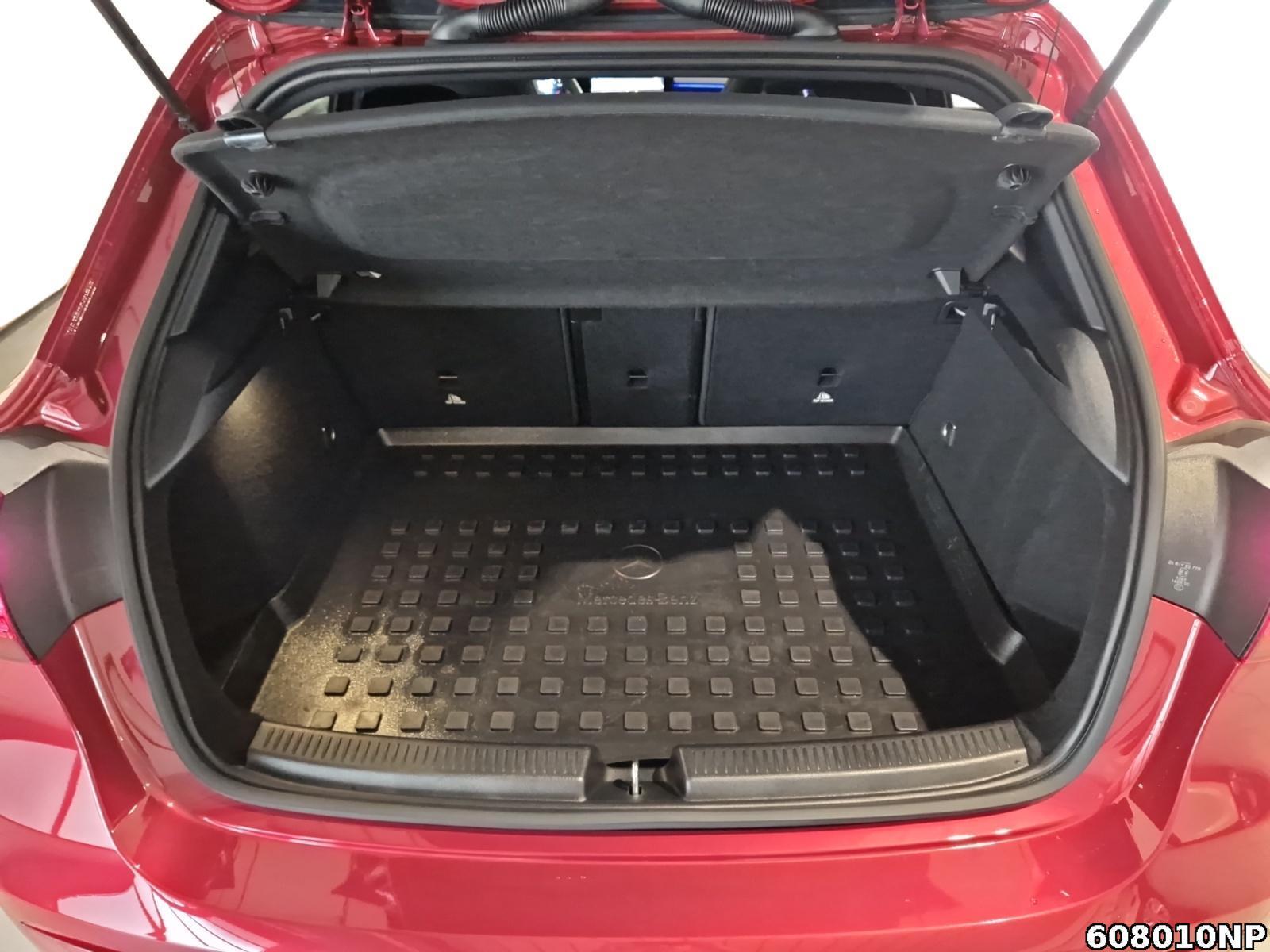 Fahrzeugabbildung Mercedes-Benz A 180 AMG Premium Plus 360 Kamera Pano HUD