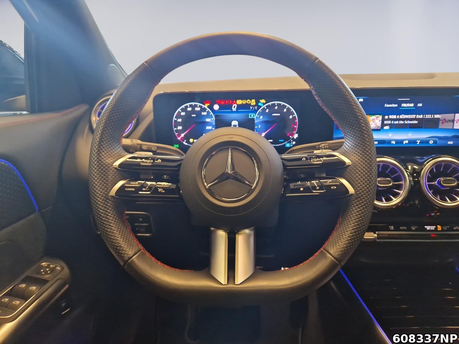 Fahrzeugabbildung Mercedes-Benz GLA 200 AMG Line Pano Night 360 Kamera