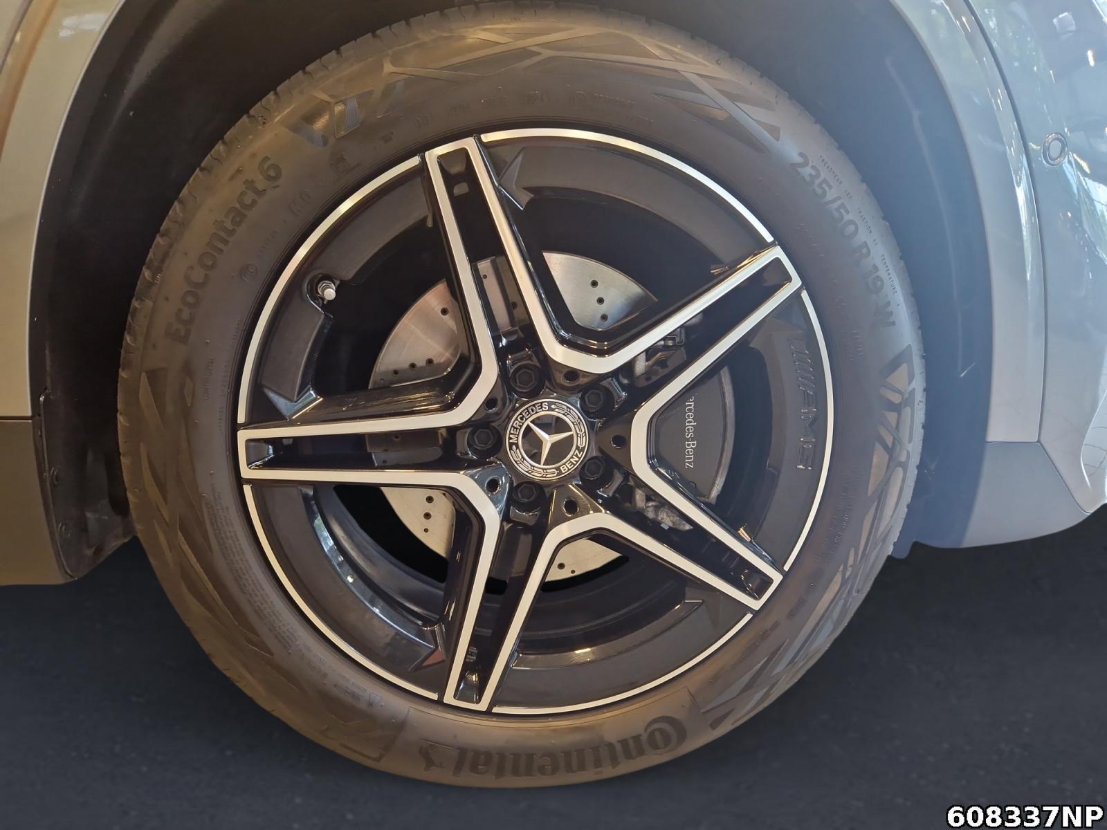 Fahrzeugabbildung Mercedes-Benz GLA 200 AMG Line Pano Night 360 Kamera