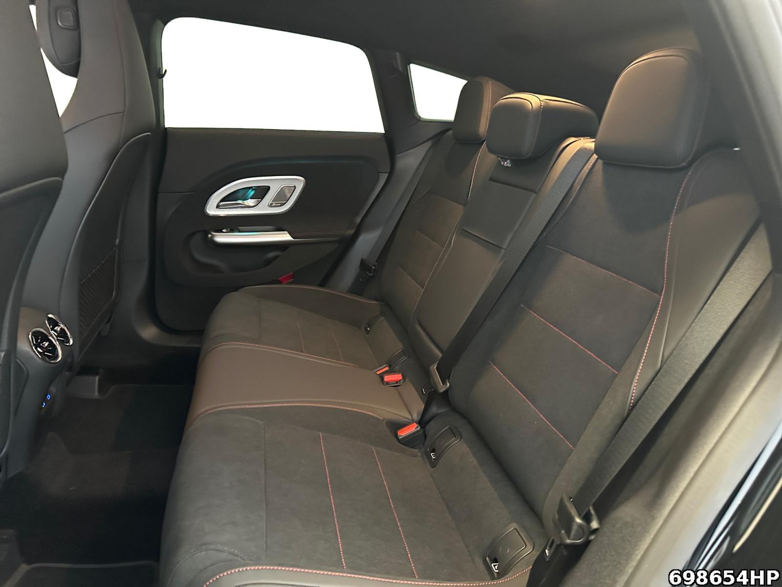 Fahrzeugabbildung Mercedes-Benz CLA 200 Shooting Brake +AMG+NIGHT+BURMESTER+MULTIBEAM+DISTR