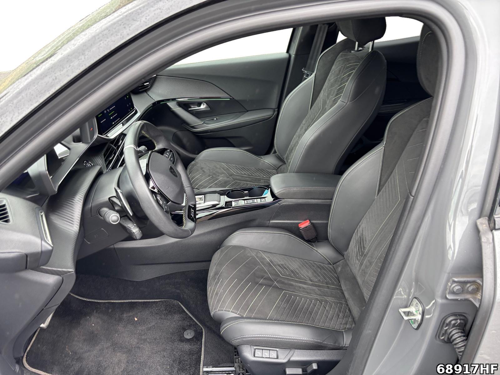 Fahrzeugabbildung Peugeot 2008 1.2 PureTech 130, GT
