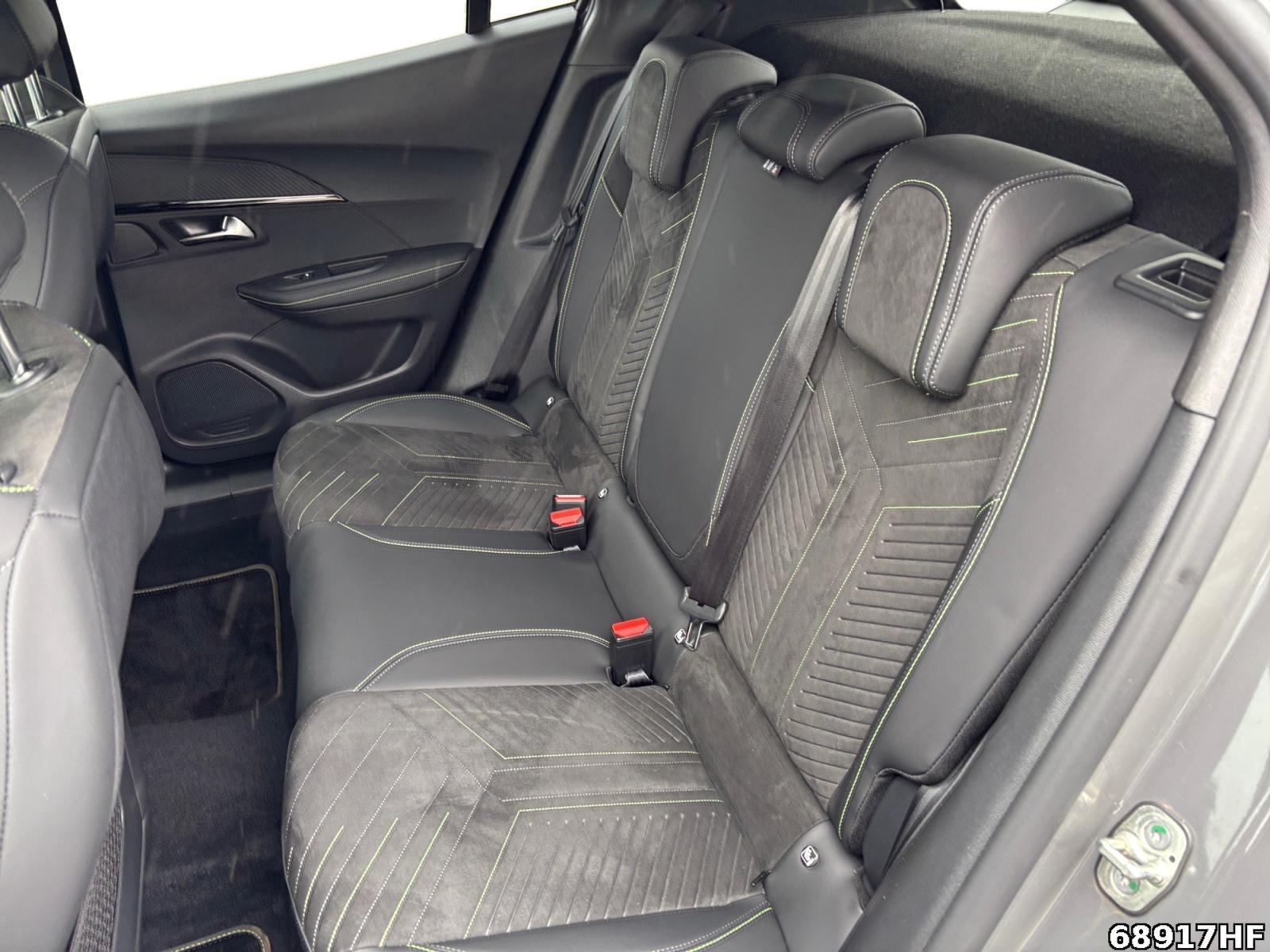 Fahrzeugabbildung Peugeot 2008 1.2 PureTech 130, GT