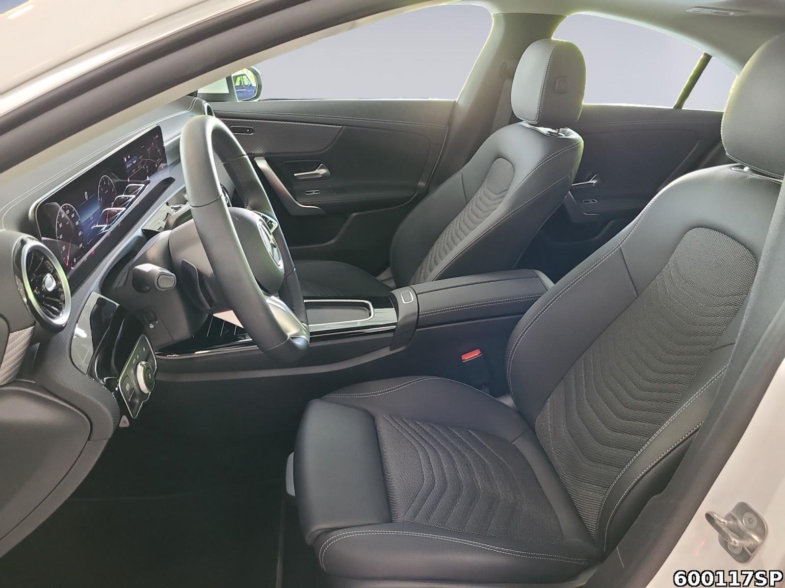 Fahrzeugabbildung Mercedes-Benz CLA 180 Coupé Progressive Panorama Multibeam