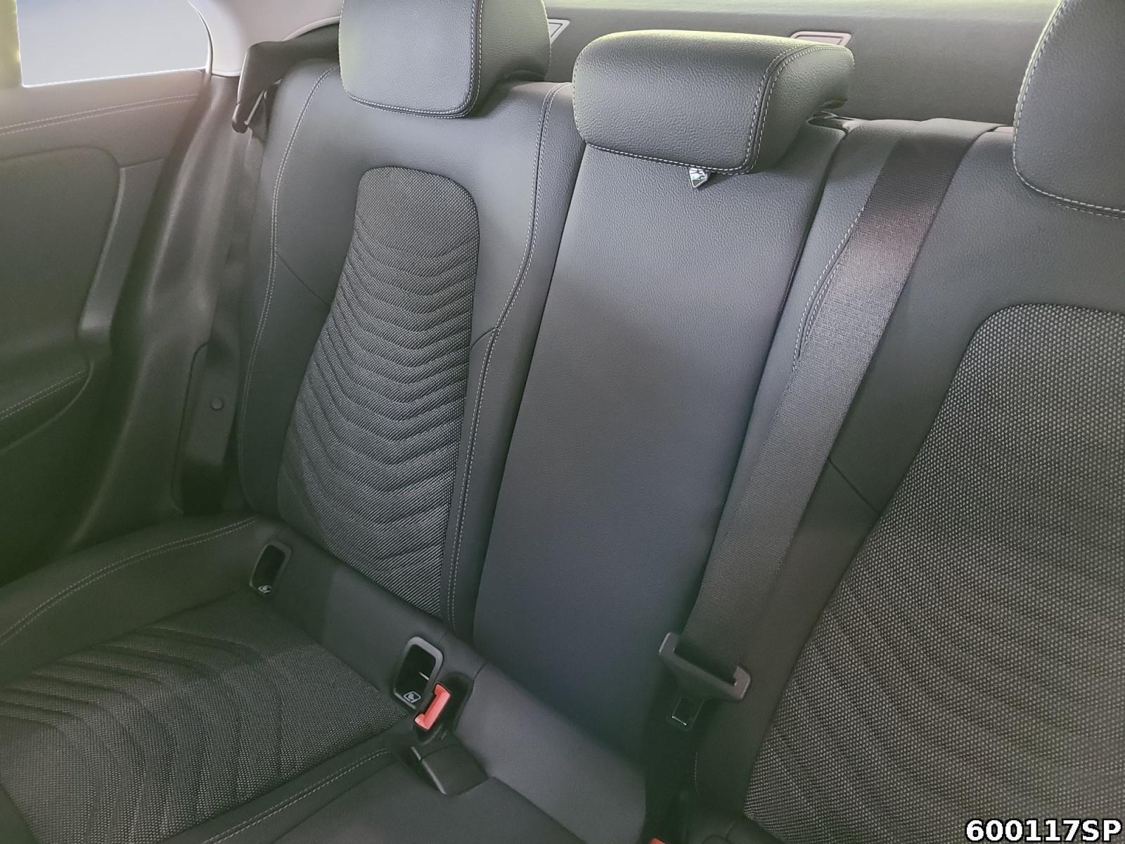 Fahrzeugabbildung Mercedes-Benz CLA 180 Coupé Progressive Panorama Multibeam