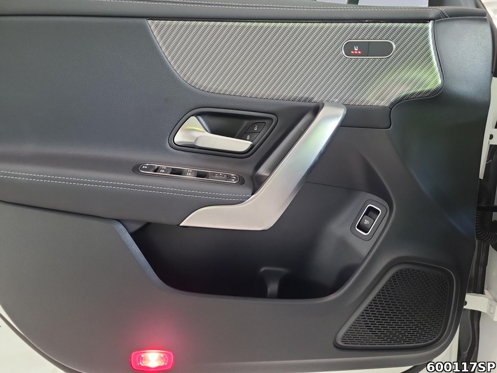 Fahrzeugabbildung Mercedes-Benz CLA 180 Coupé Progressive Panorama Multibeam