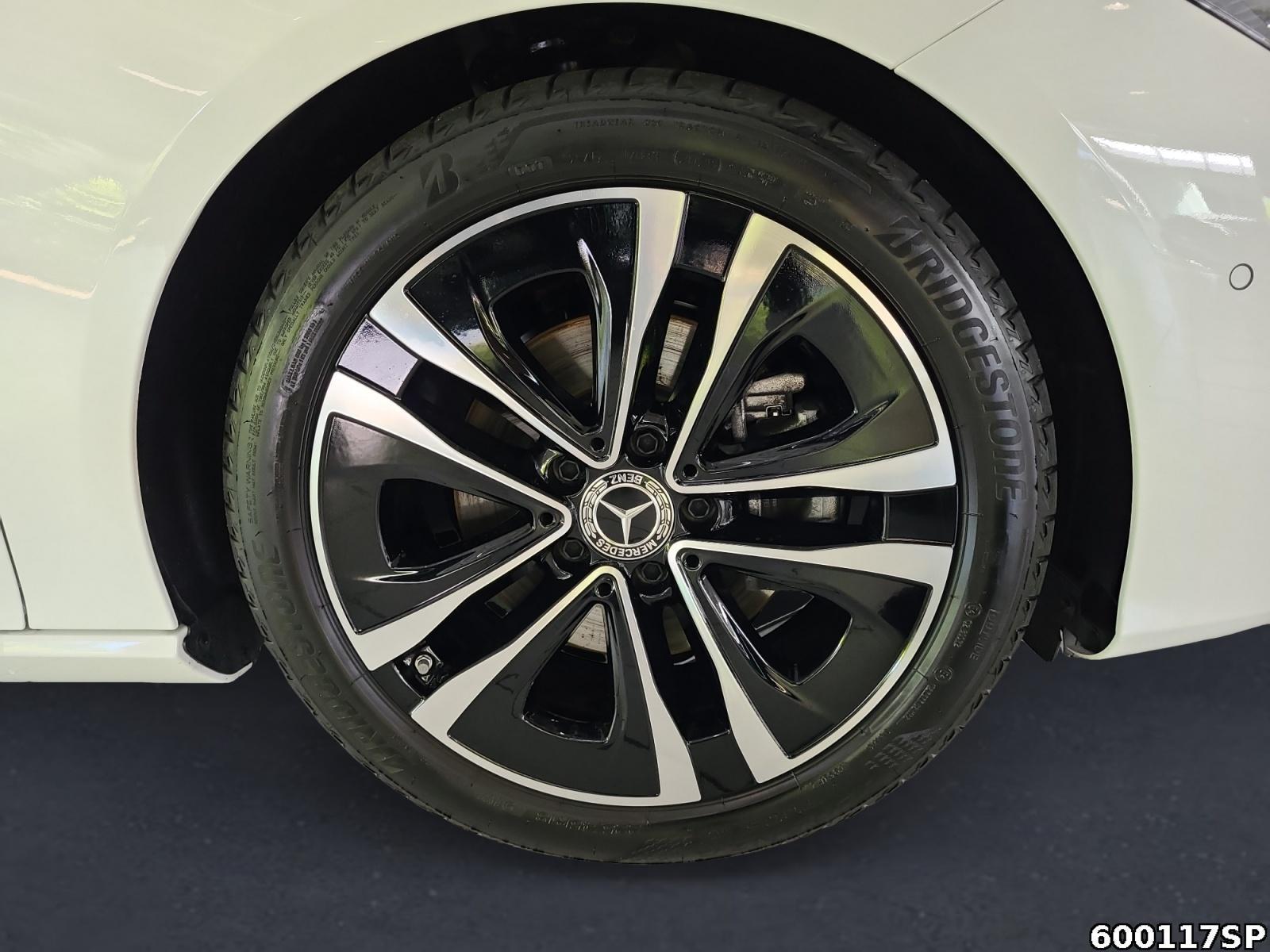 Fahrzeugabbildung Mercedes-Benz CLA 180 Coupé Progressive Panorama Multibeam