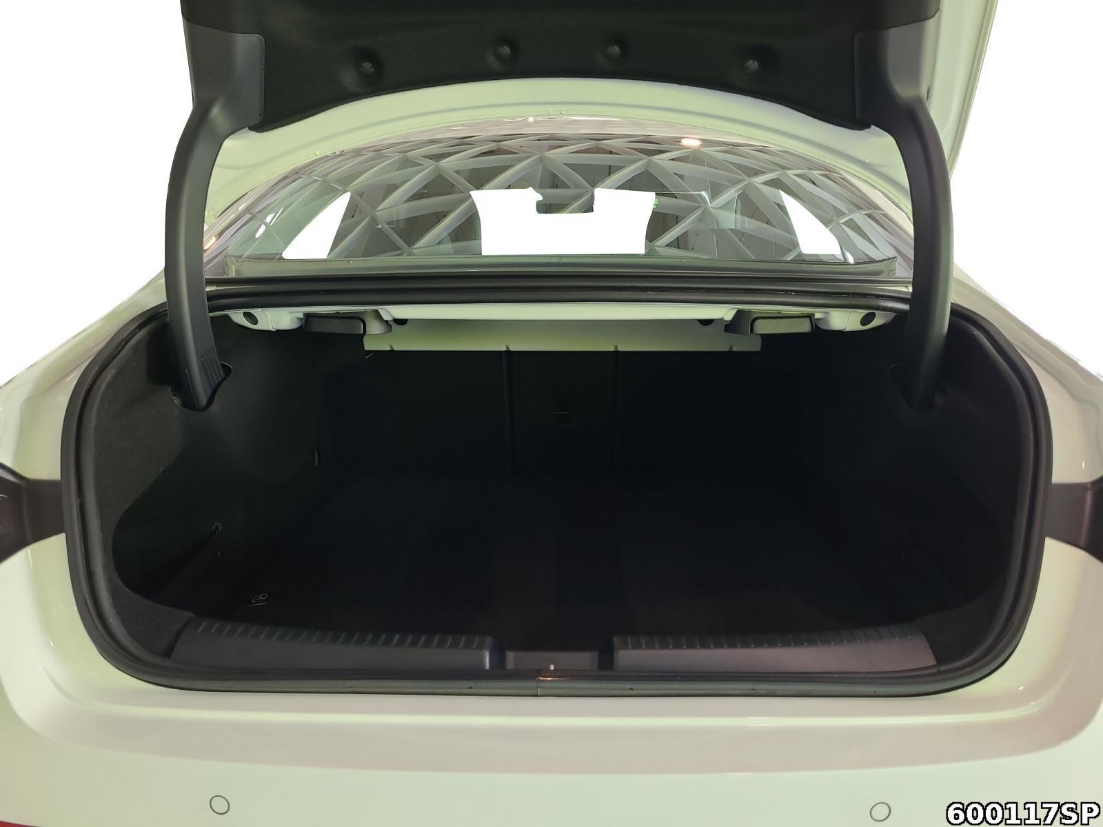 Fahrzeugabbildung Mercedes-Benz CLA 180 Coupé Progressive Panorama Multibeam