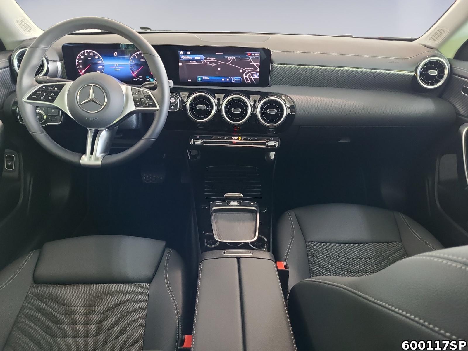 Fahrzeugabbildung Mercedes-Benz CLA 180 Coupé Progressive Panorama Multibeam