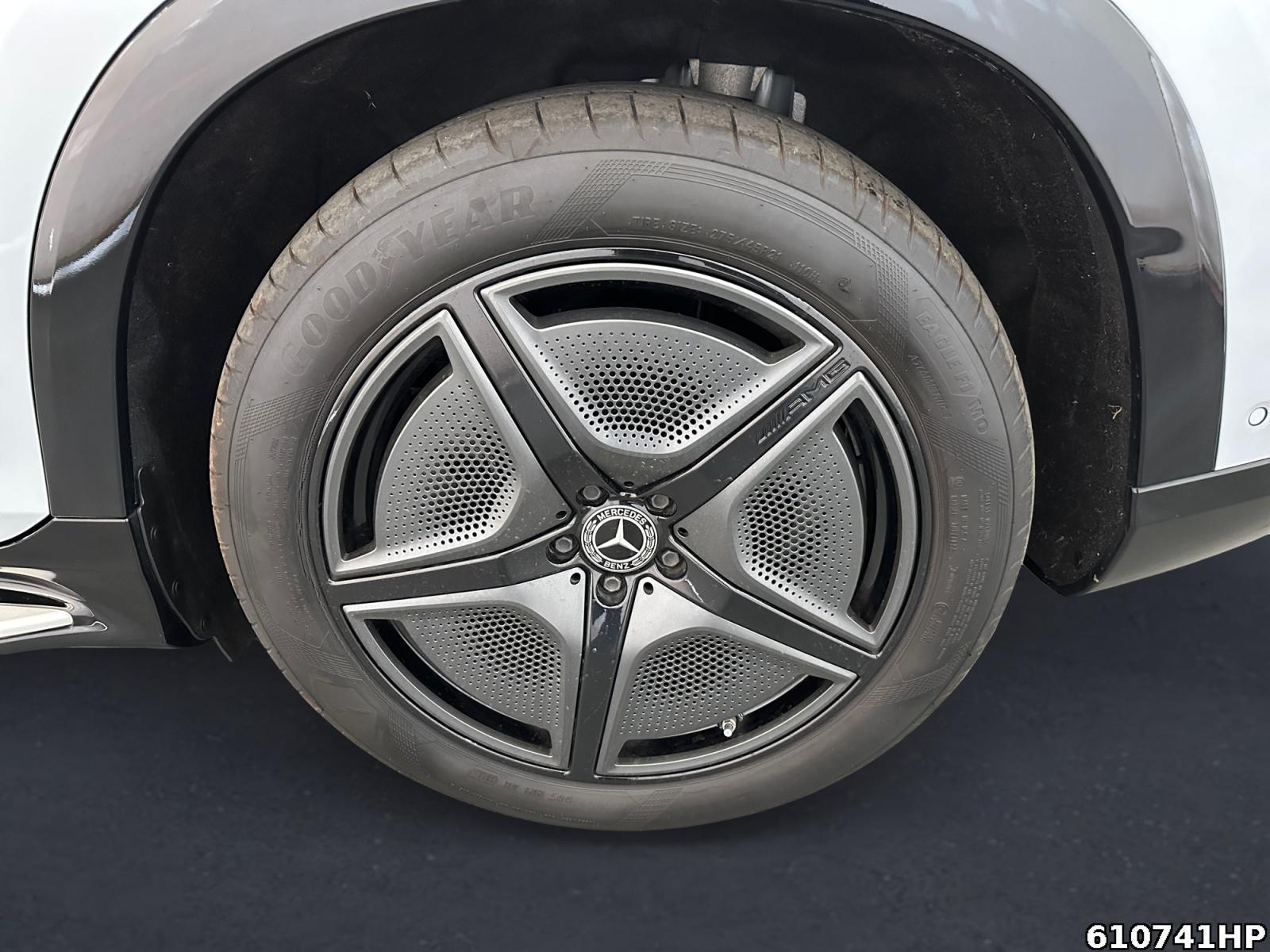 Fahrzeugabbildung Mercedes-Benz EQS SUV 450 4M AMG PanoAHK AirmaticHypersc 360°