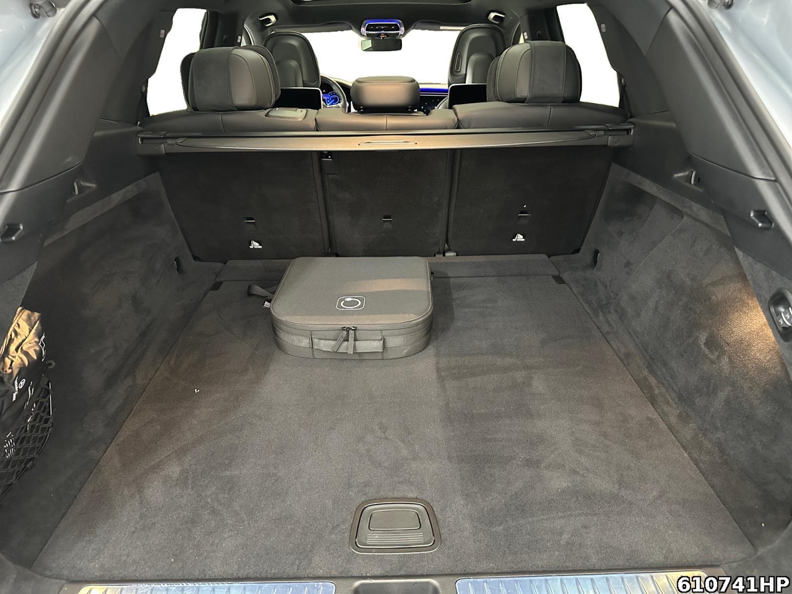 Fahrzeugabbildung Mercedes-Benz EQS SUV 450 4M AMG PanoAHK AirmaticHypersc 360°
