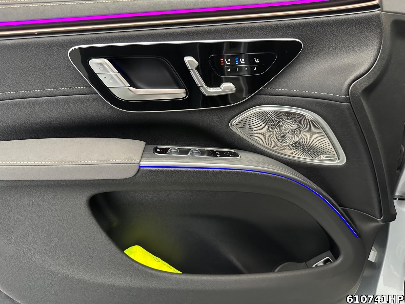 Fahrzeugabbildung Mercedes-Benz EQS SUV 450 4M AMG PanoAHK AirmaticHypersc 360°