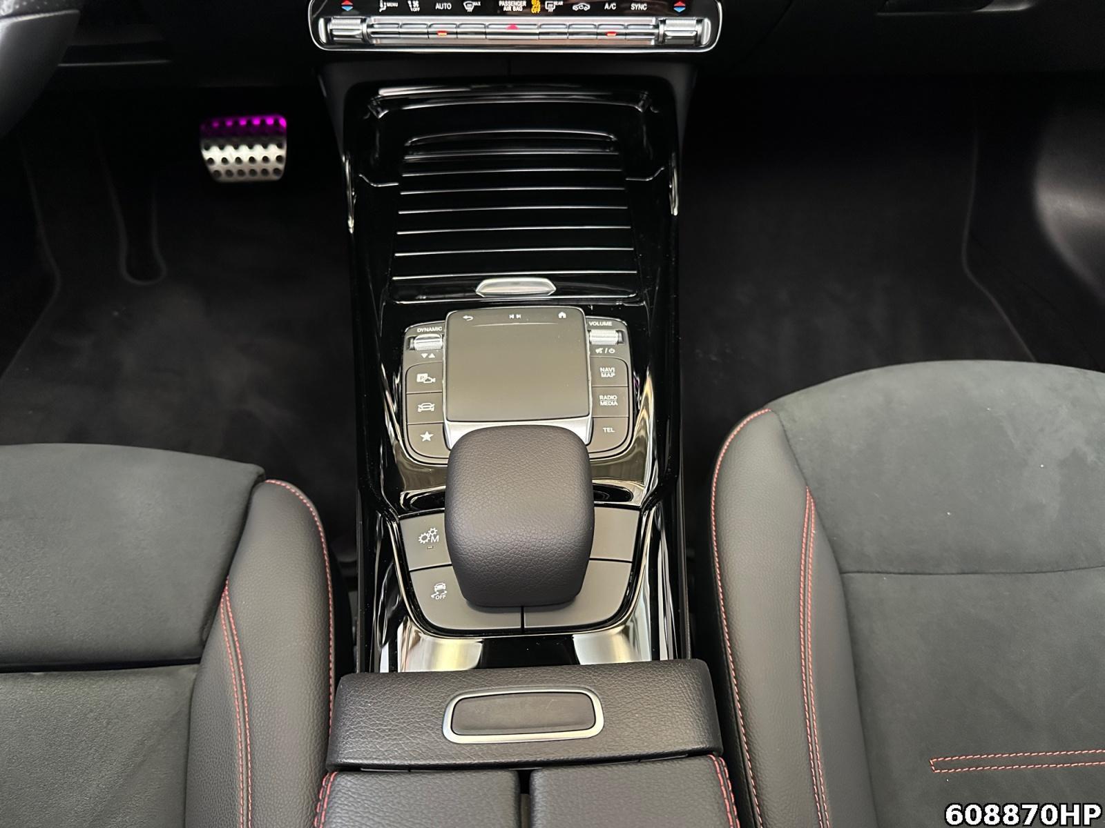 Fahrzeugabbildung Mercedes-Benz CLA 35 AMG Shooting Brake 4M Night MULTIBEAM DISTRONIC Pano