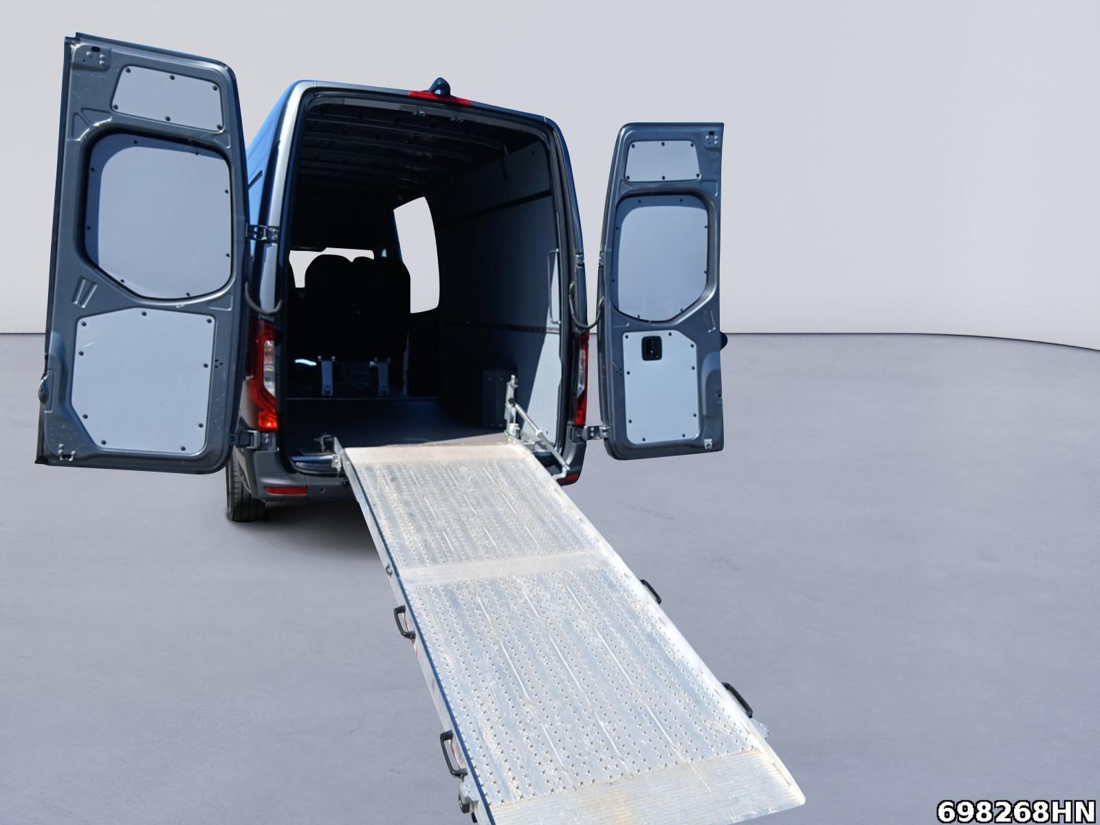 Fahrzeugabbildung Mercedes-Benz Sprinter 317 CDI L3H2 9-G*LED*AHK*Tempo*5-S*Ramp