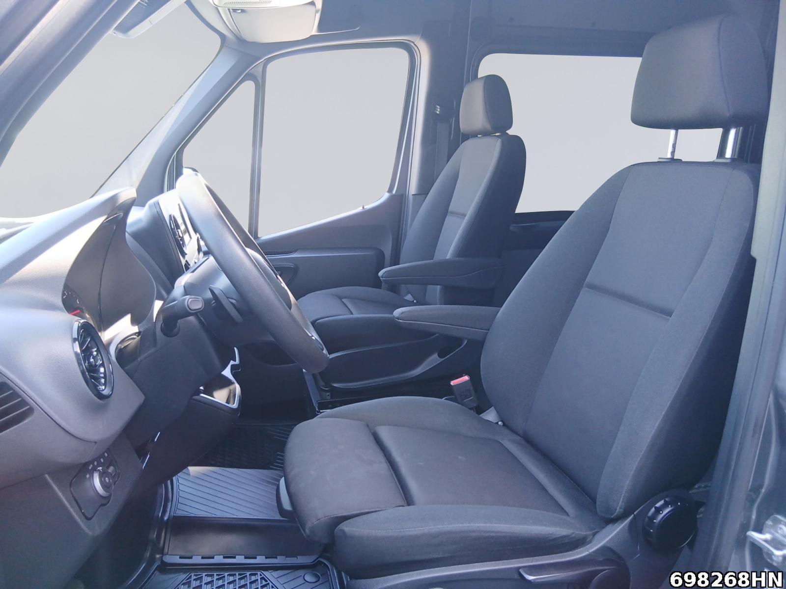 Fahrzeugabbildung Mercedes-Benz Sprinter 317 CDI L3H2 9-G*LED*AHK*Tempo*5-S*Ramp