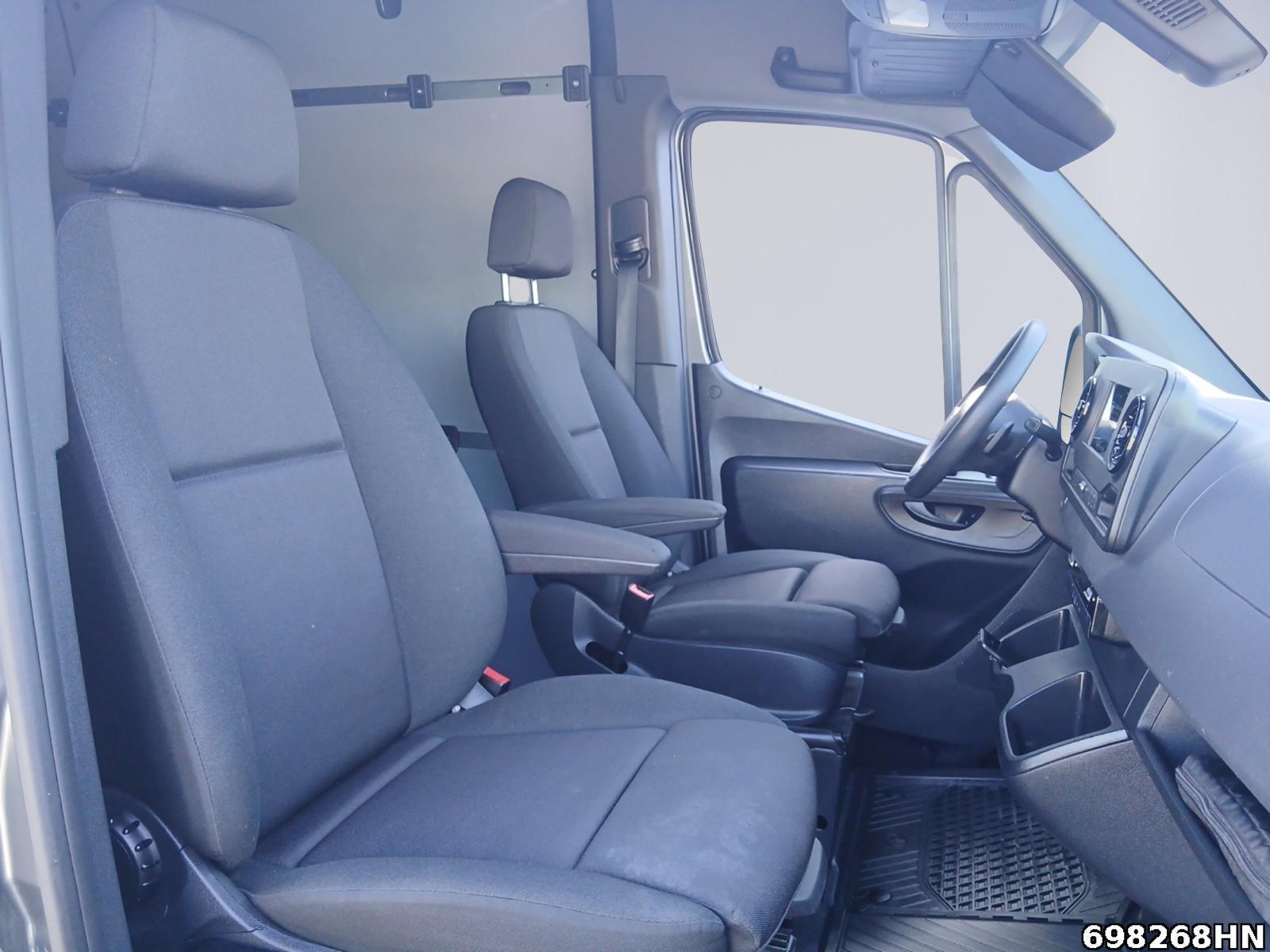 Fahrzeugabbildung Mercedes-Benz Sprinter 317 CDI L3H2 9-G*LED*AHK*Tempo*5-S*Ramp
