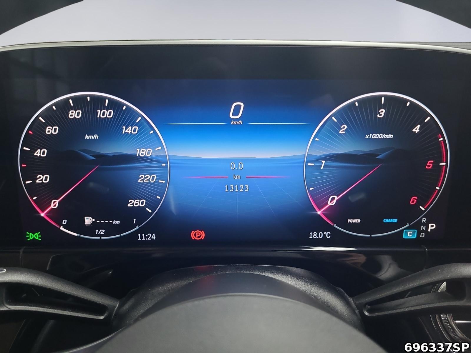 Fahrzeugabbildung Mercedes-Benz E 220 d AMG NIGHT PANO DISTRONIC Superscreen