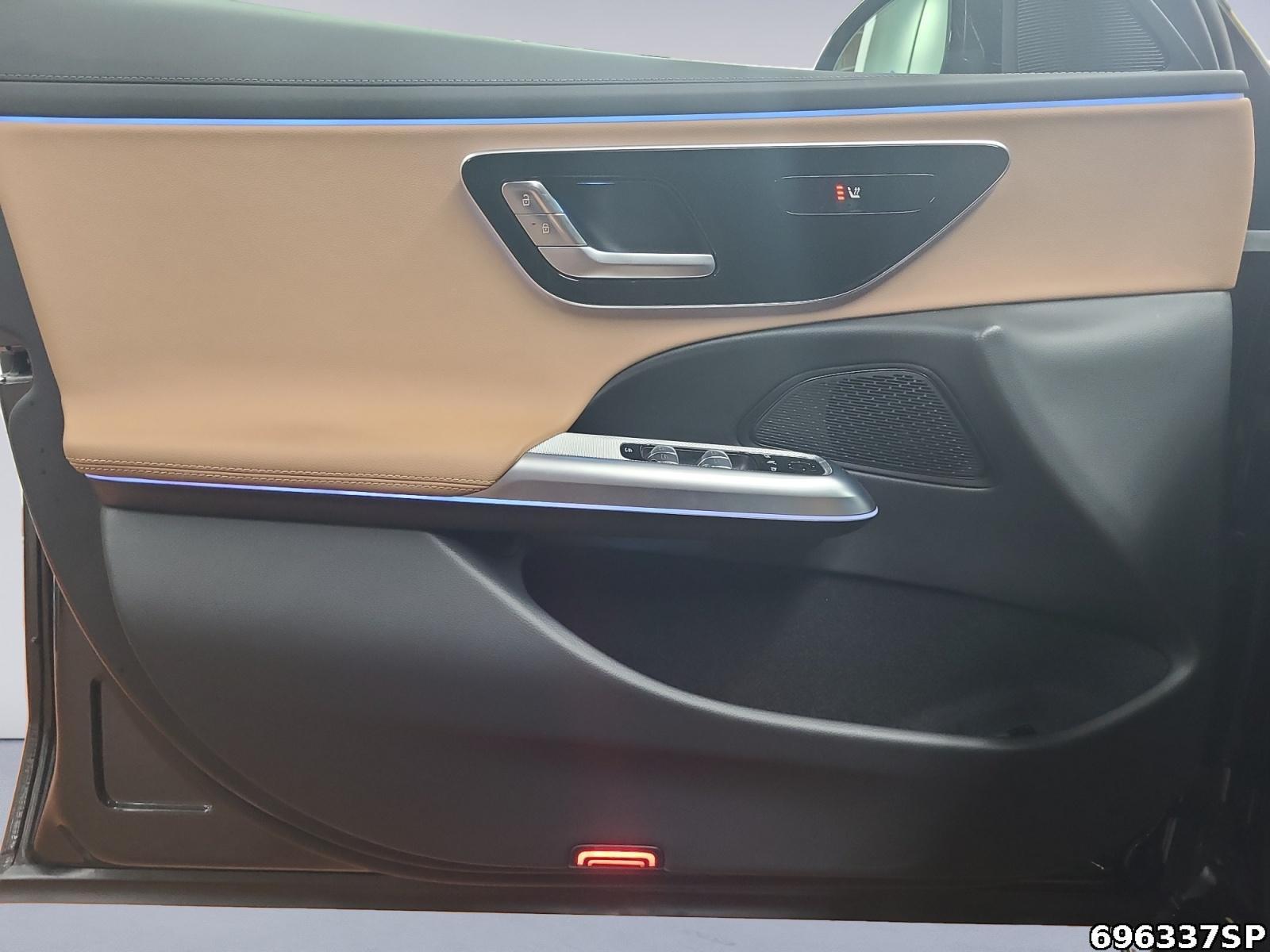 Fahrzeugabbildung Mercedes-Benz E 220 d AMG NIGHT PANO DISTRONIC Superscreen