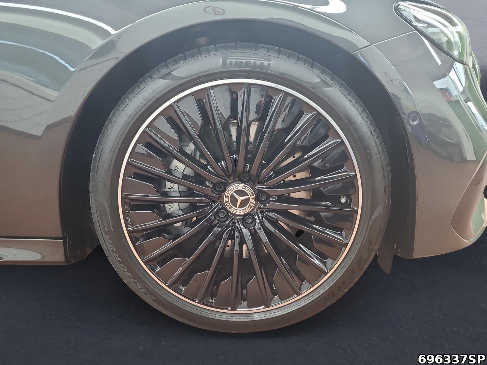 Fahrzeugabbildung Mercedes-Benz E 220 d AMG NIGHT PANO DISTRONIC Superscreen