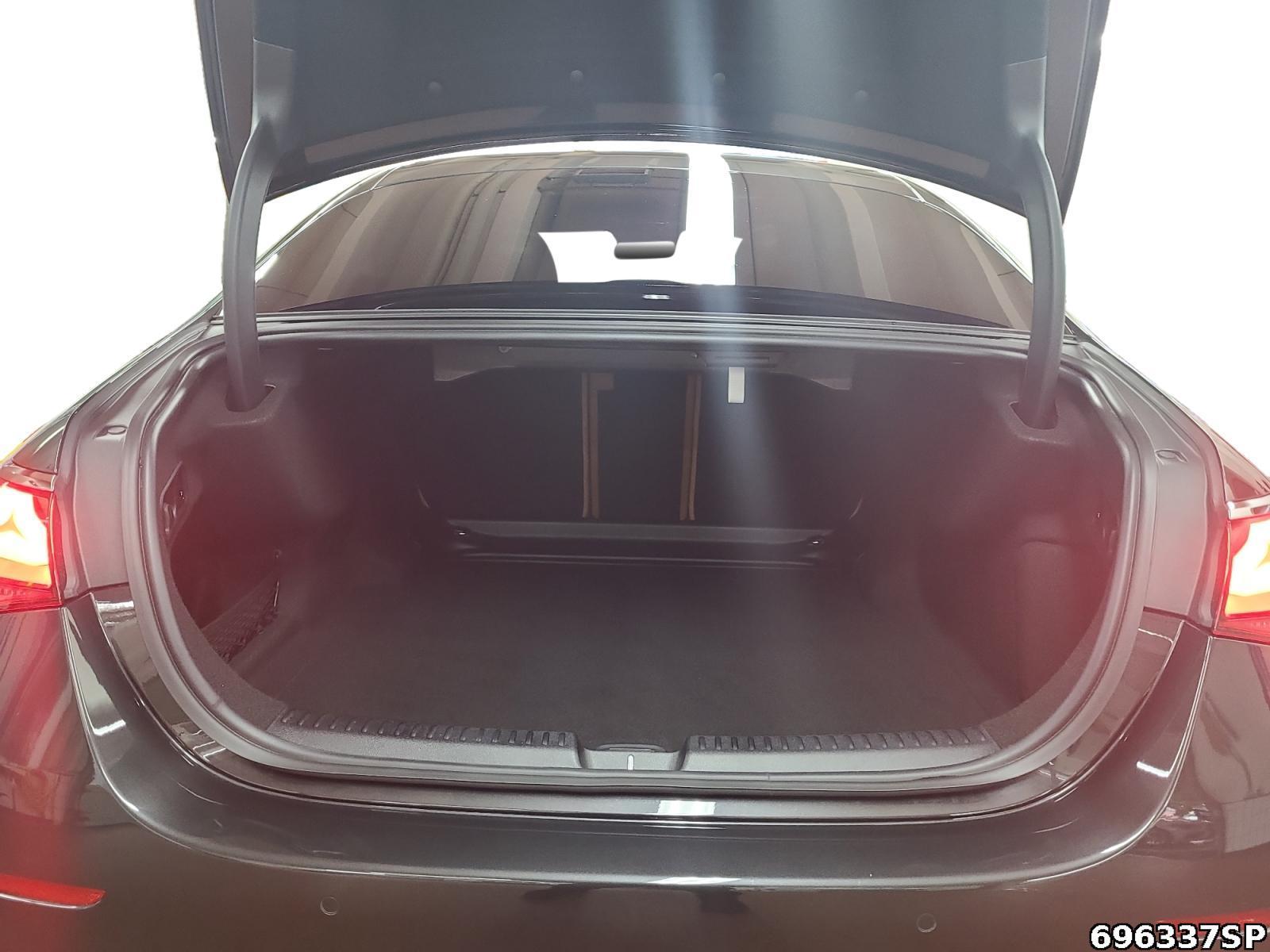 Fahrzeugabbildung Mercedes-Benz E 220 d AMG NIGHT PANO DISTRONIC Superscreen