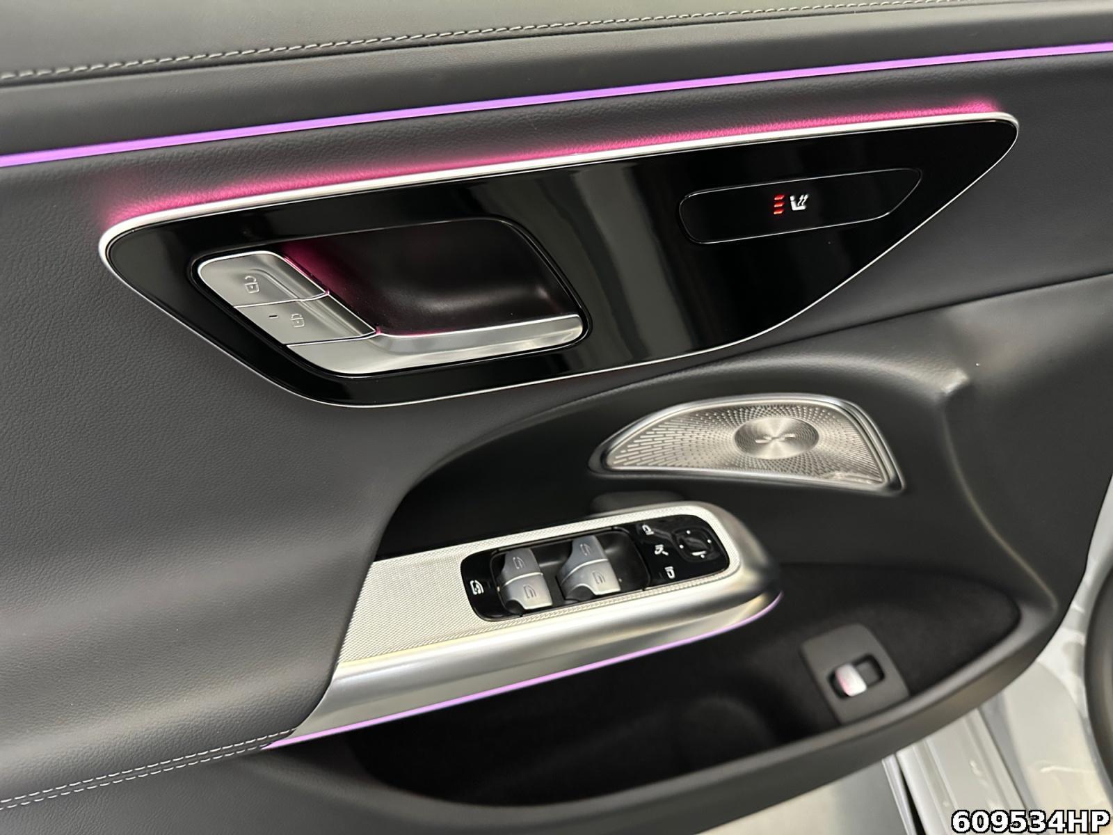 Fahrzeugabbildung Mercedes-Benz E 300 T AMG Burmester 4D Panorama AHK Nightp.