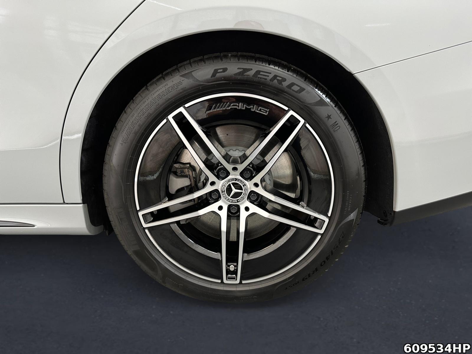 Fahrzeugabbildung Mercedes-Benz E 300 T AMG Burmester 4D Panorama AHK Nightp.