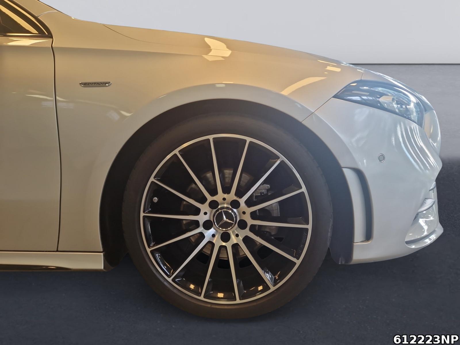 Fahrzeugabbildung Mercedes-Benz A 200 AMG Line Edition 2021 AHK Night Multibeam