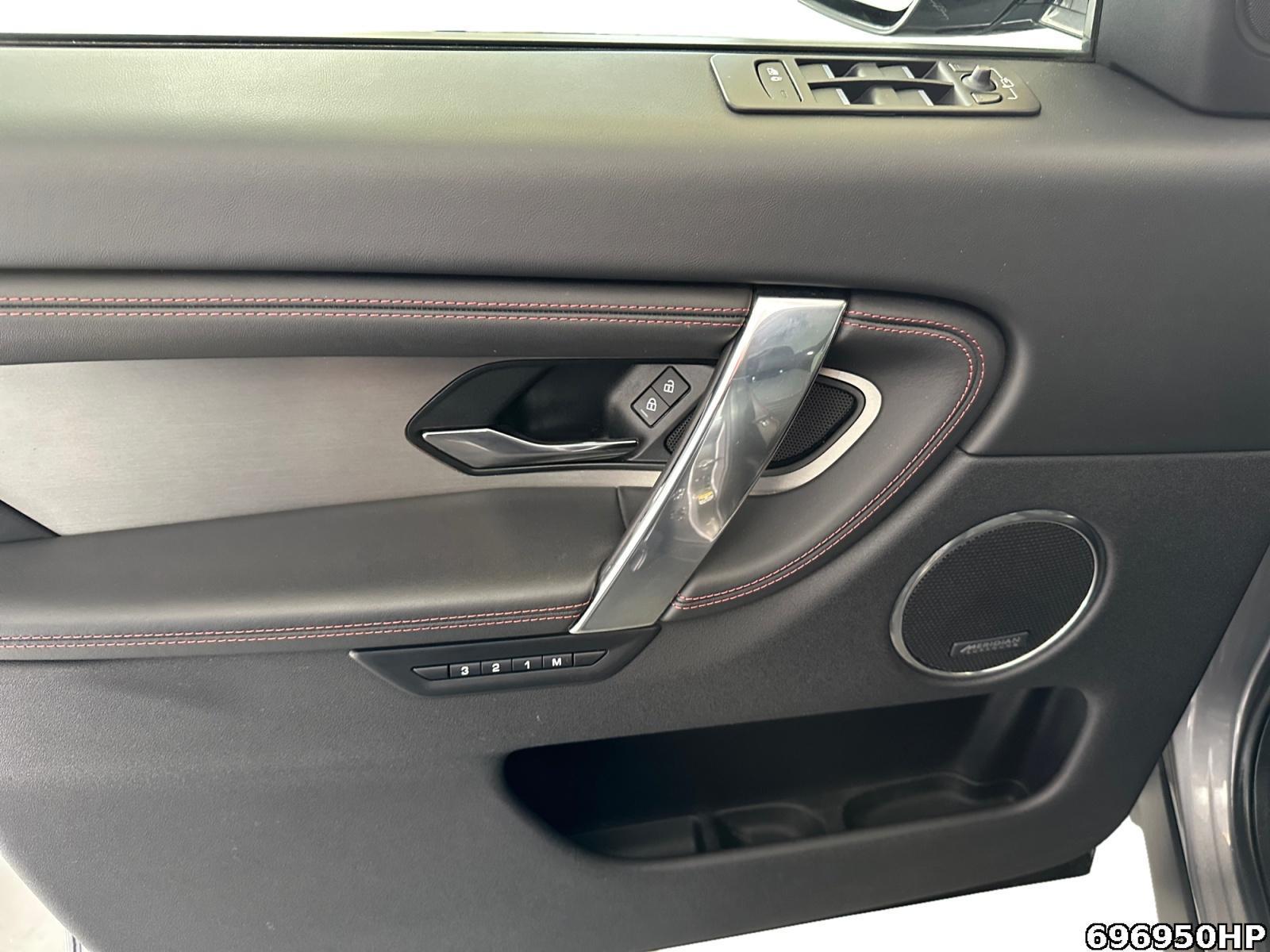 Fahrzeugabbildung Land Rover Discovery Sport AHk Pano Ambiente Kamera