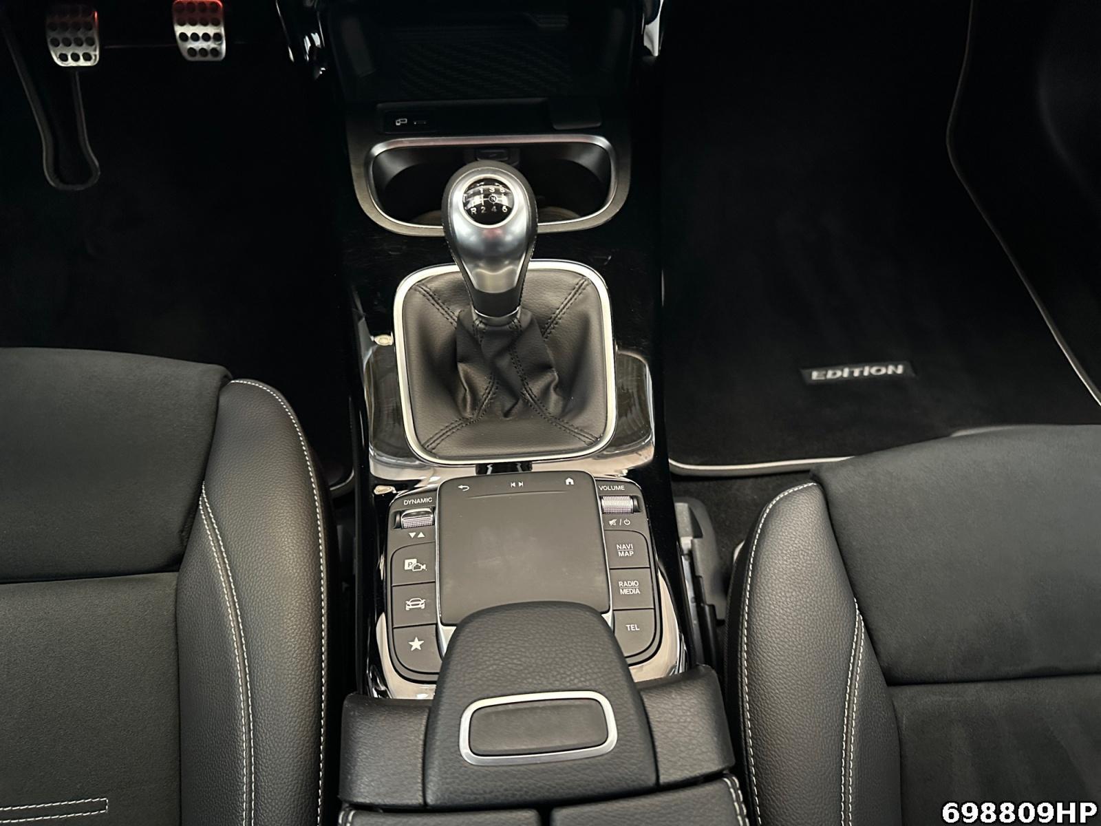 Fahrzeugabbildung Mercedes-Benz A 180 AMG Line Limousine Night-P. Rückfahrkamera