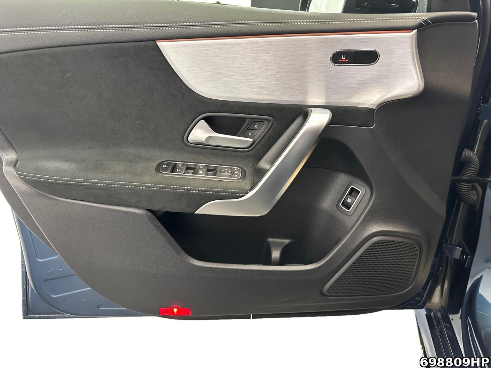 Fahrzeugabbildung Mercedes-Benz A 180 AMG Line Limousine Night-P. Rückfahrkamera