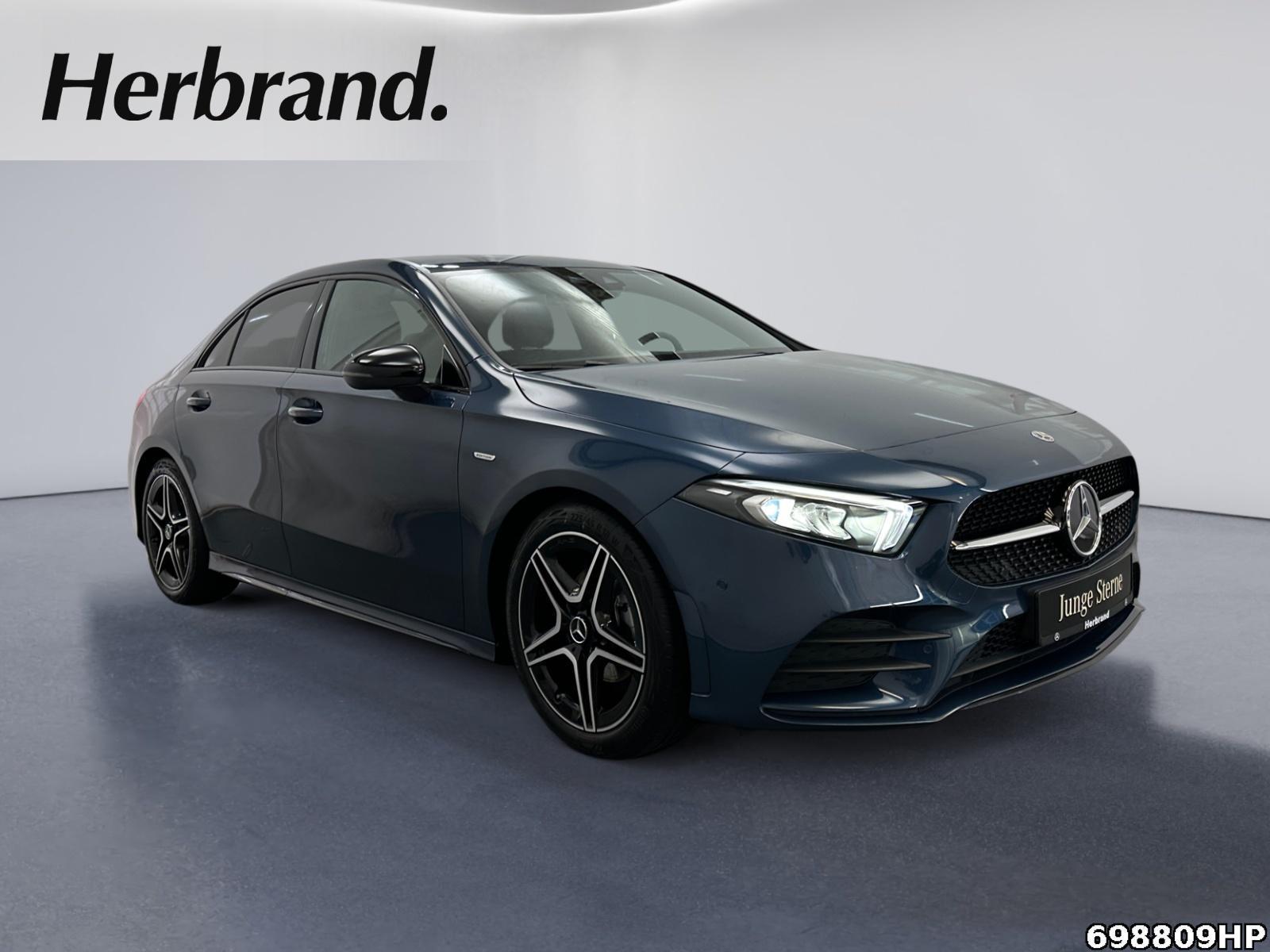 Fahrzeugabbildung Mercedes-Benz A 180 AMG Line Limousine Night-P. Rückfahrkamera