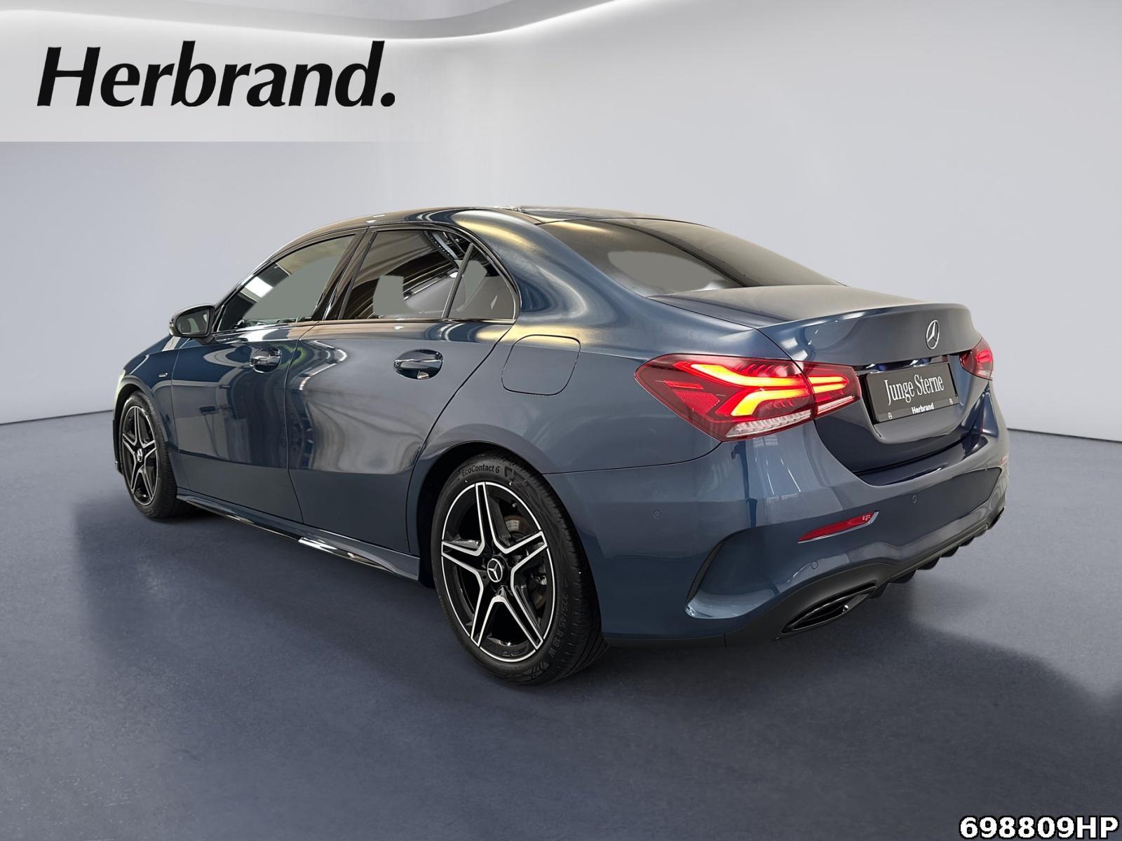 Fahrzeugabbildung Mercedes-Benz A 180 AMG Line Limousine Night-P. Rückfahrkamera