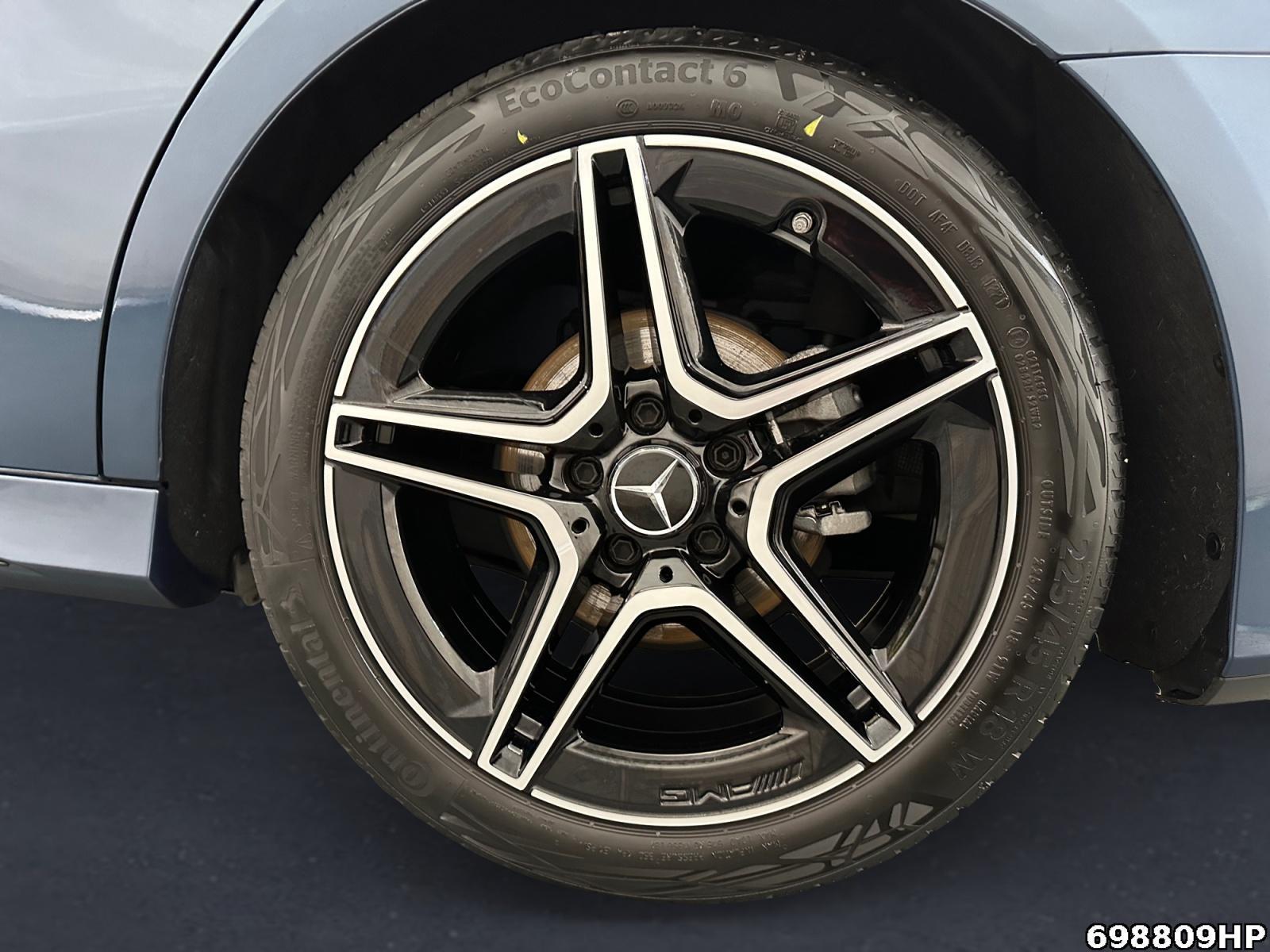 Fahrzeugabbildung Mercedes-Benz A 180 AMG Line Limousine Night-P. Rückfahrkamera