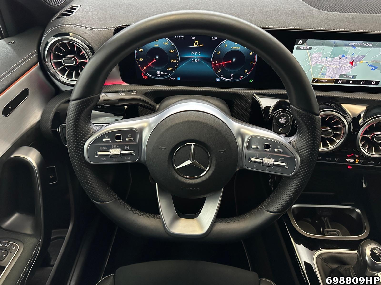 Fahrzeugabbildung Mercedes-Benz A 180 AMG Line Limousine Night-P. Rückfahrkamera