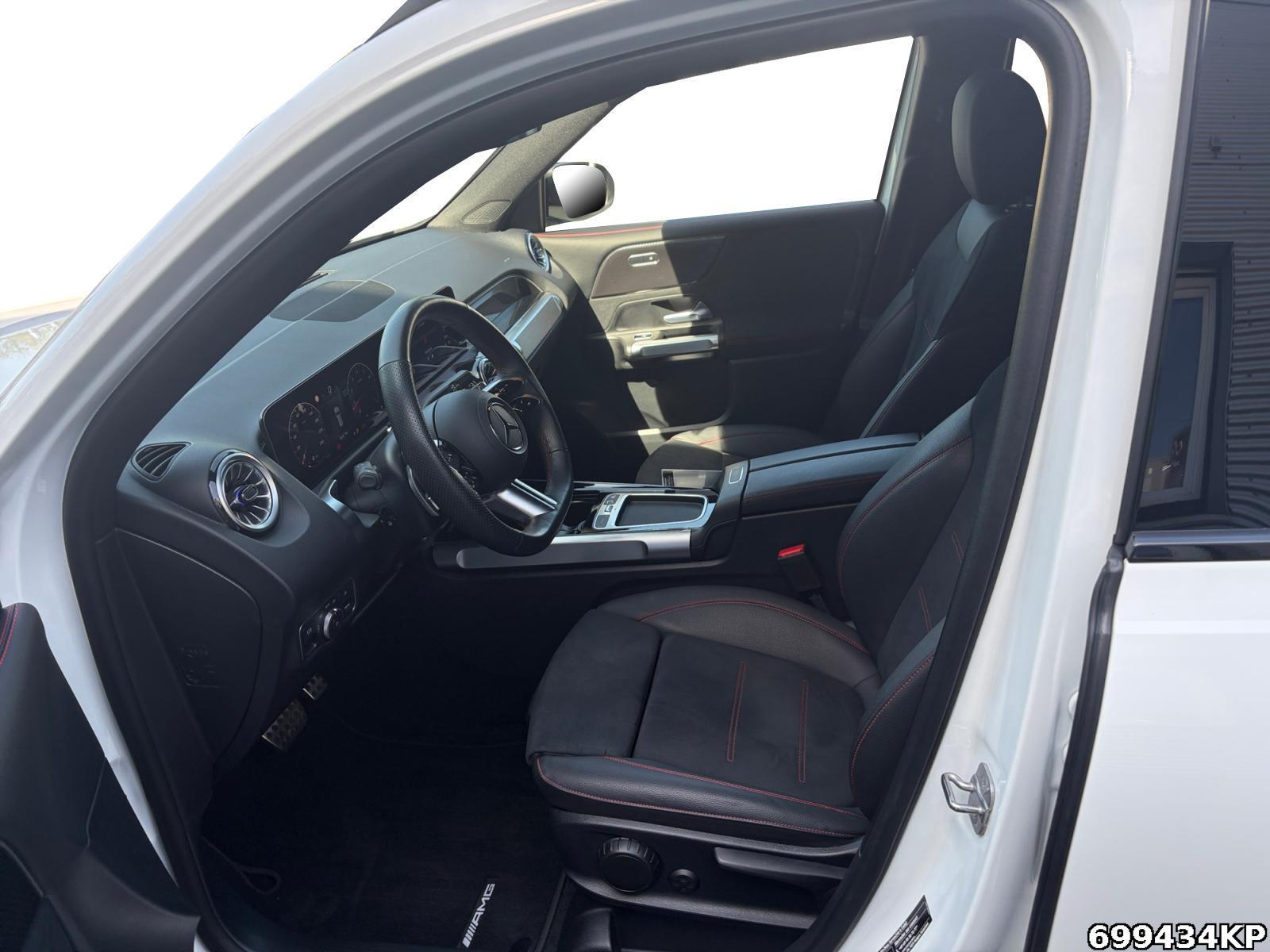Fahrzeugabbildung Mercedes-Benz GLB 250 4M AMG AHK MULTIBEAM Standhzg KEYLESS