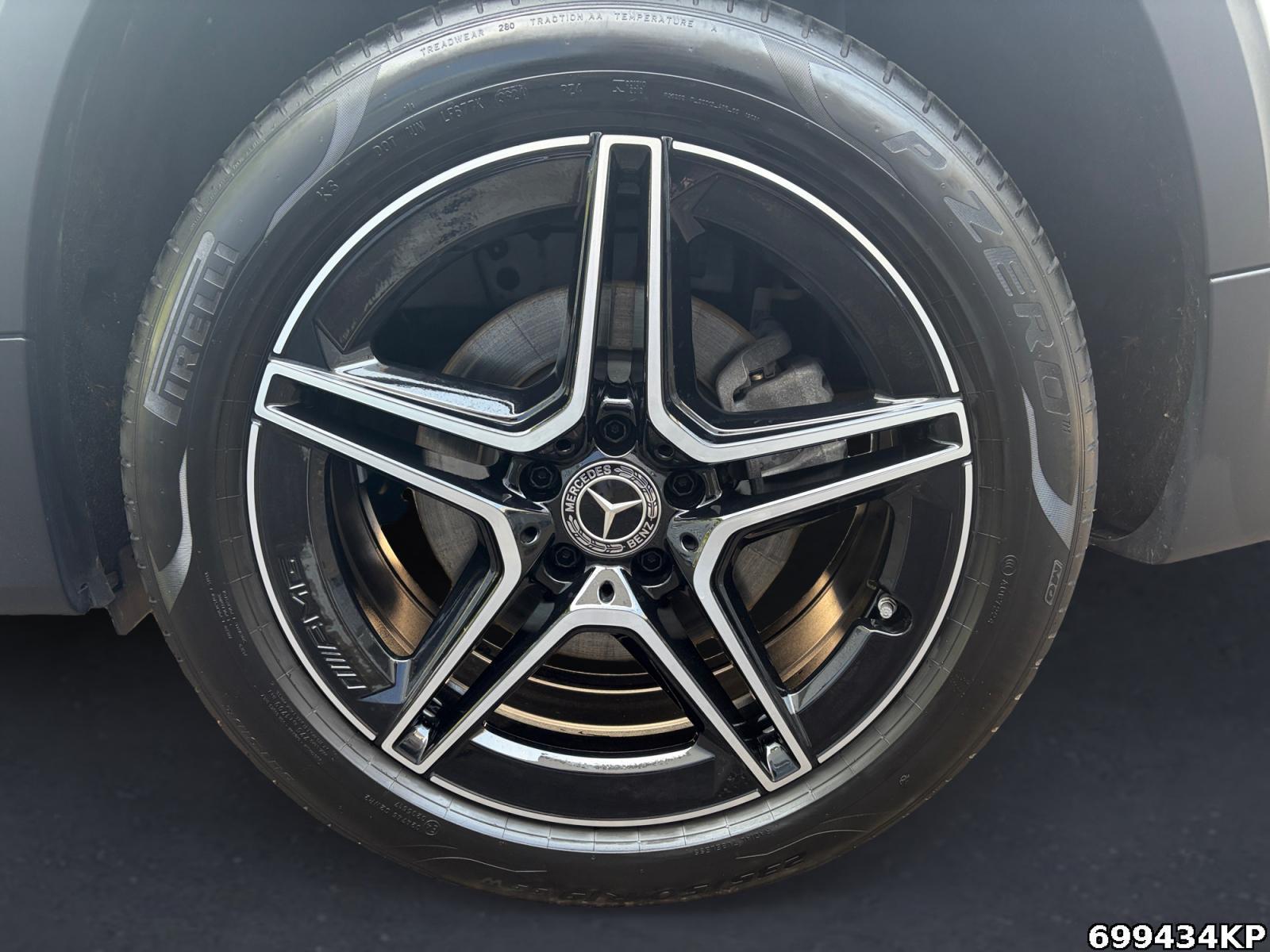 Fahrzeugabbildung Mercedes-Benz GLB 250 4M AMG AHK MULTIBEAM Standhzg KEYLESS