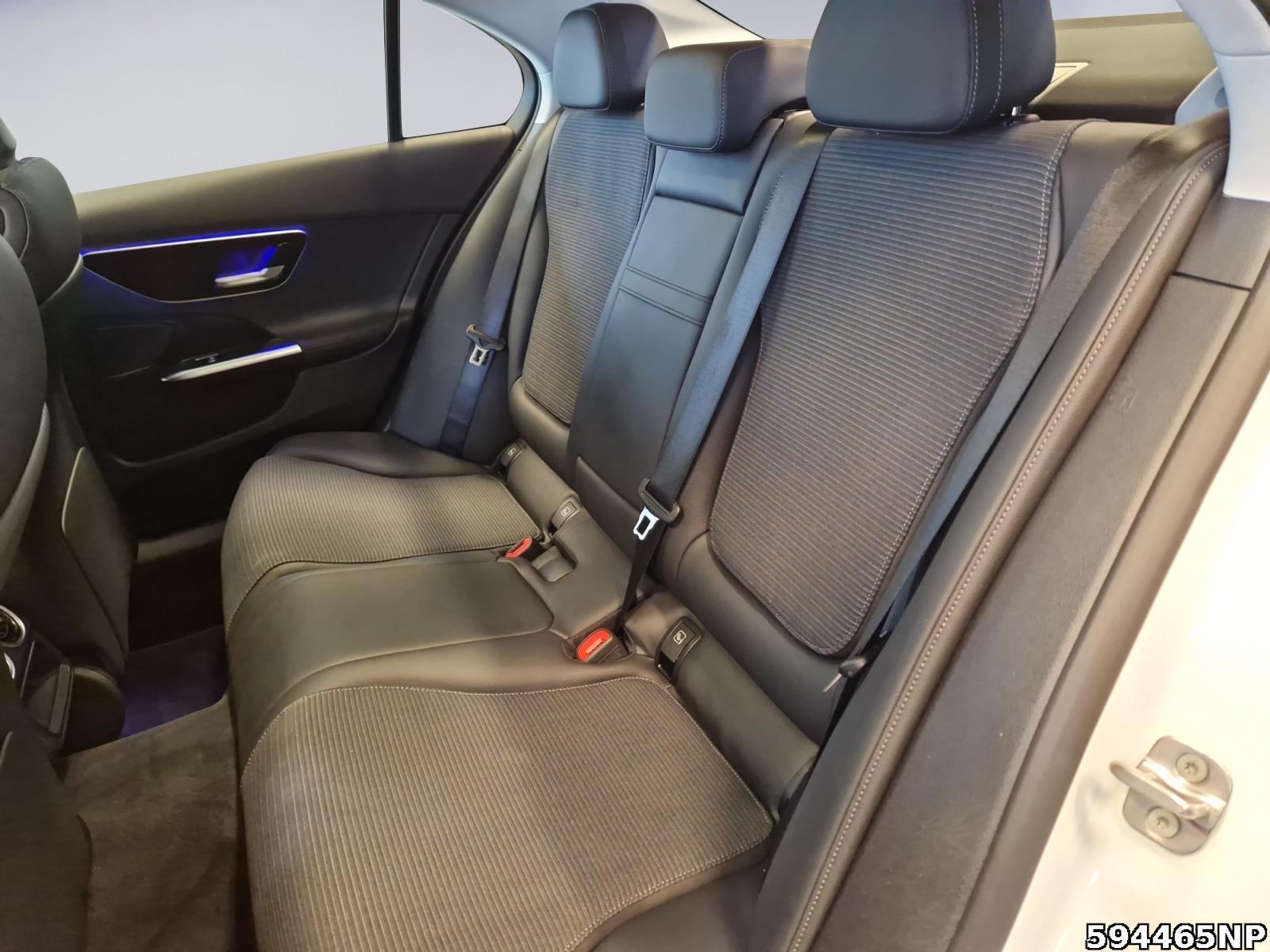 Fahrzeugabbildung Mercedes-Benz C 180 Avantgarde Pano LED Ambiente Kamera Lhz