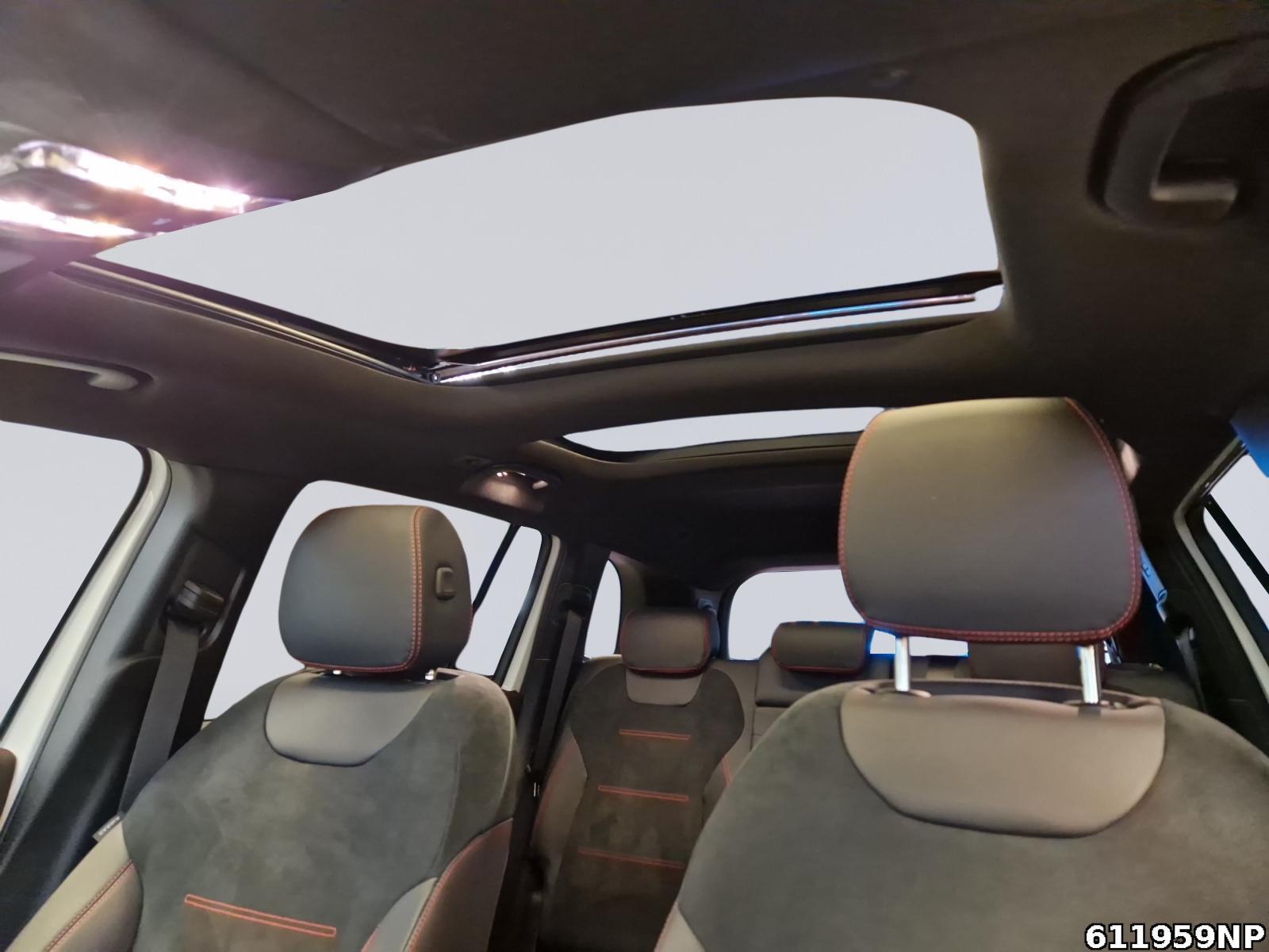 Fahrzeugabbildung Mercedes-Benz GLB 250 4M AMG Burmester Pano AHK 7-Sitzer Night
