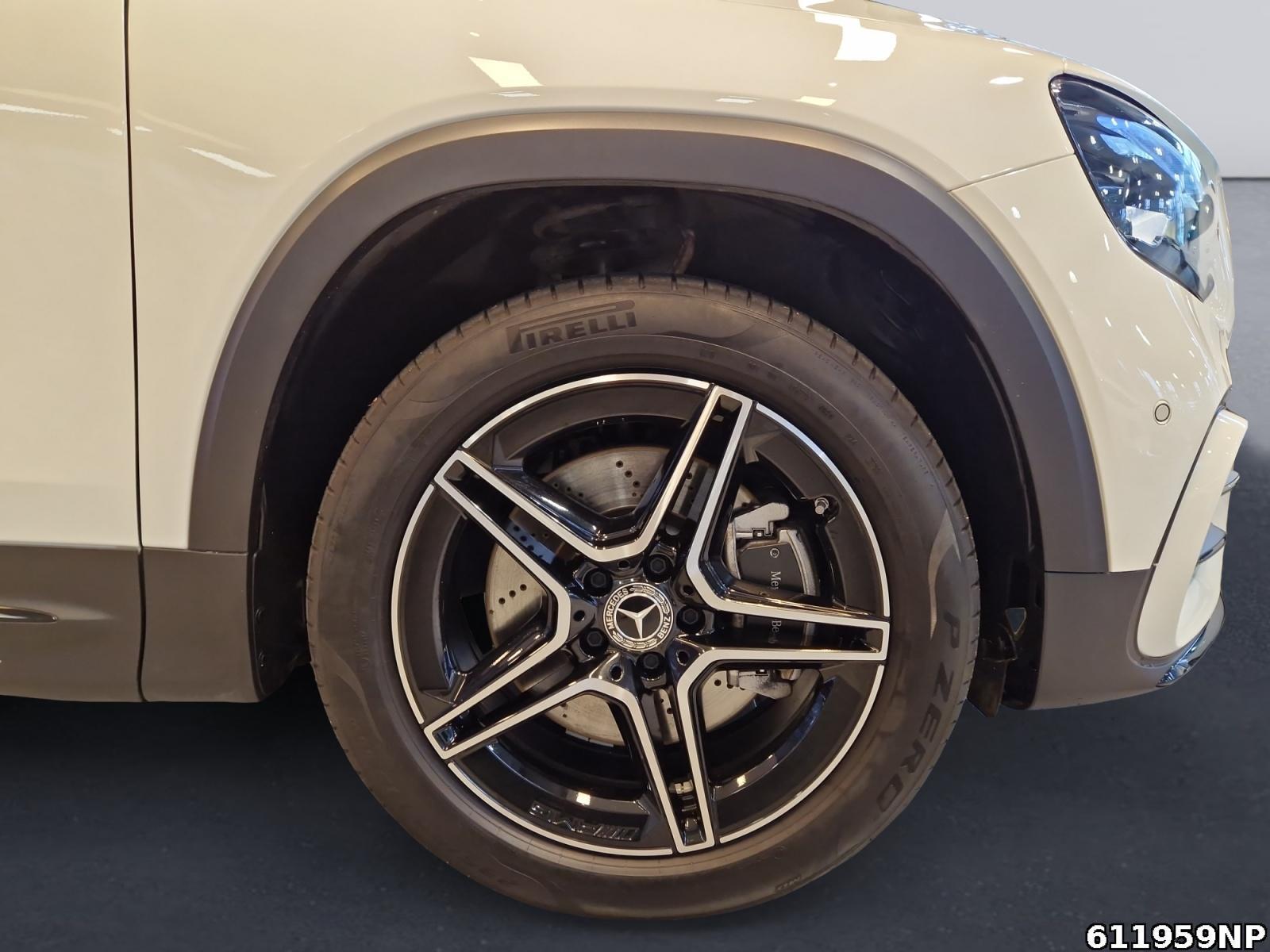 Fahrzeugabbildung Mercedes-Benz GLB 250 4M AMG Burmester Pano AHK 7-Sitzer Night