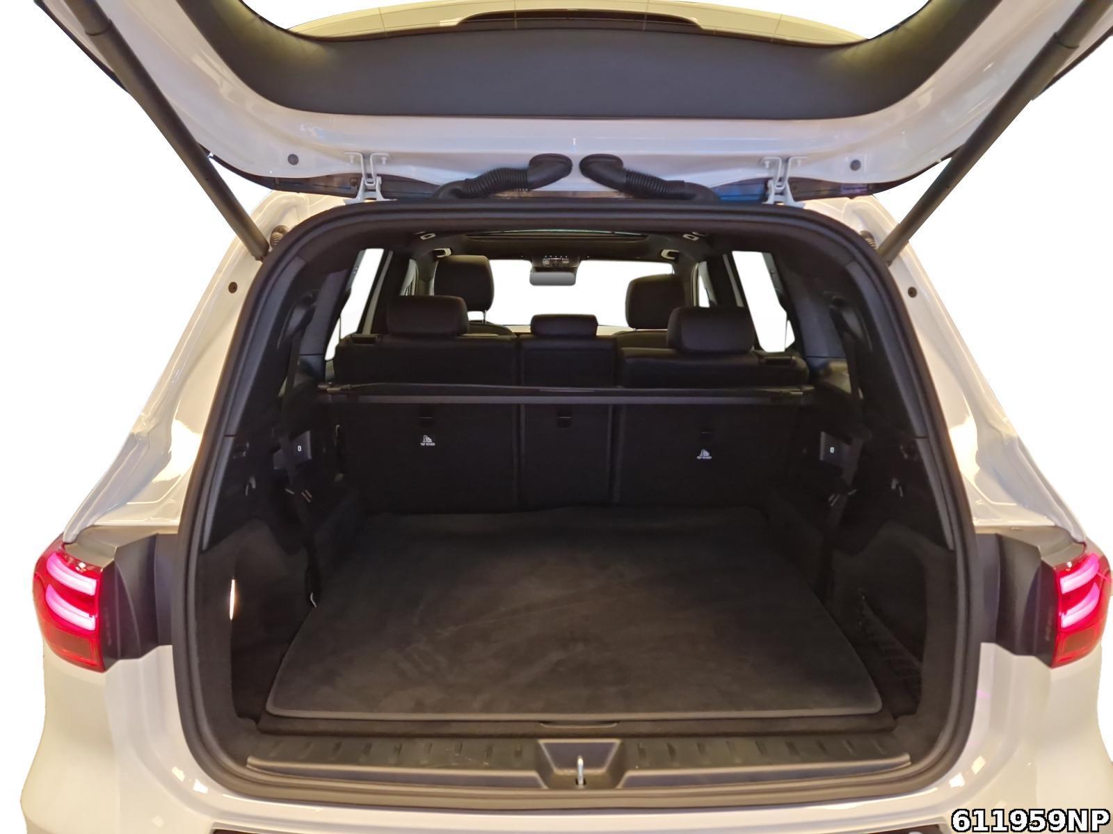 Fahrzeugabbildung Mercedes-Benz GLB 250 4M AMG Burmester Pano AHK 7-Sitzer Night