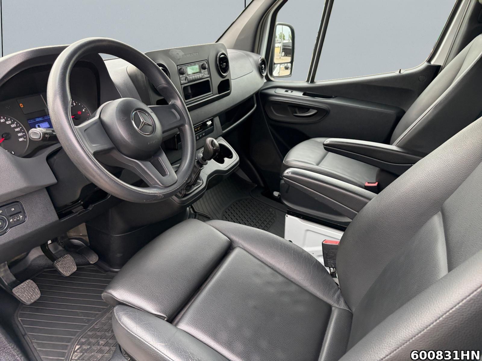 Fahrzeugabbildung Mercedes-Benz Sprinter 317 CDI *Maxi DoKa*AHK3,5t*Klima*Leder*