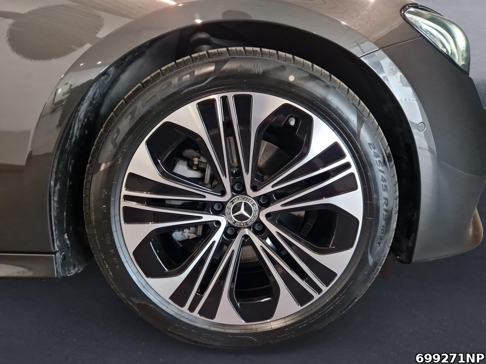 Fahrzeugabbildung Mercedes-Benz E 220 d T Avantgarde AHK DISTRONIC LED Ambiente