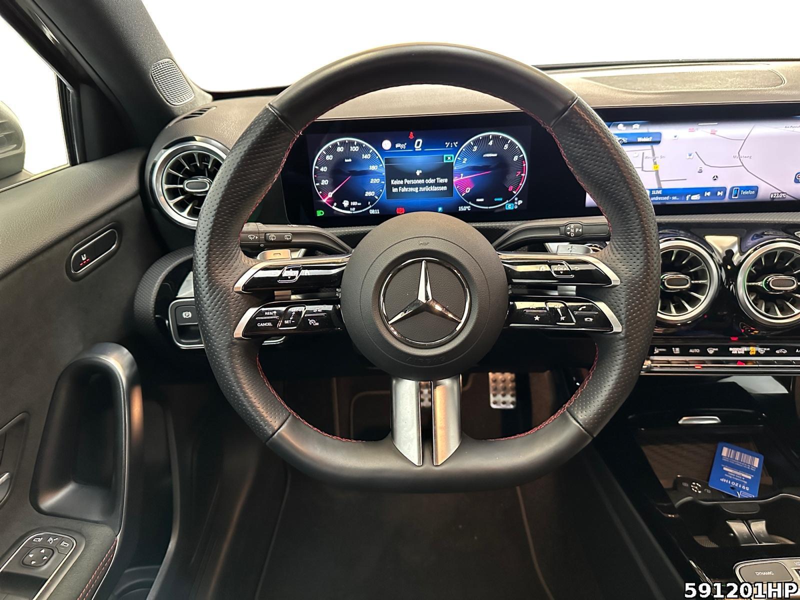 Fahrzeugabbildung Mercedes-Benz A 200 AMG DISTRONIC Ambiente Kamera 18