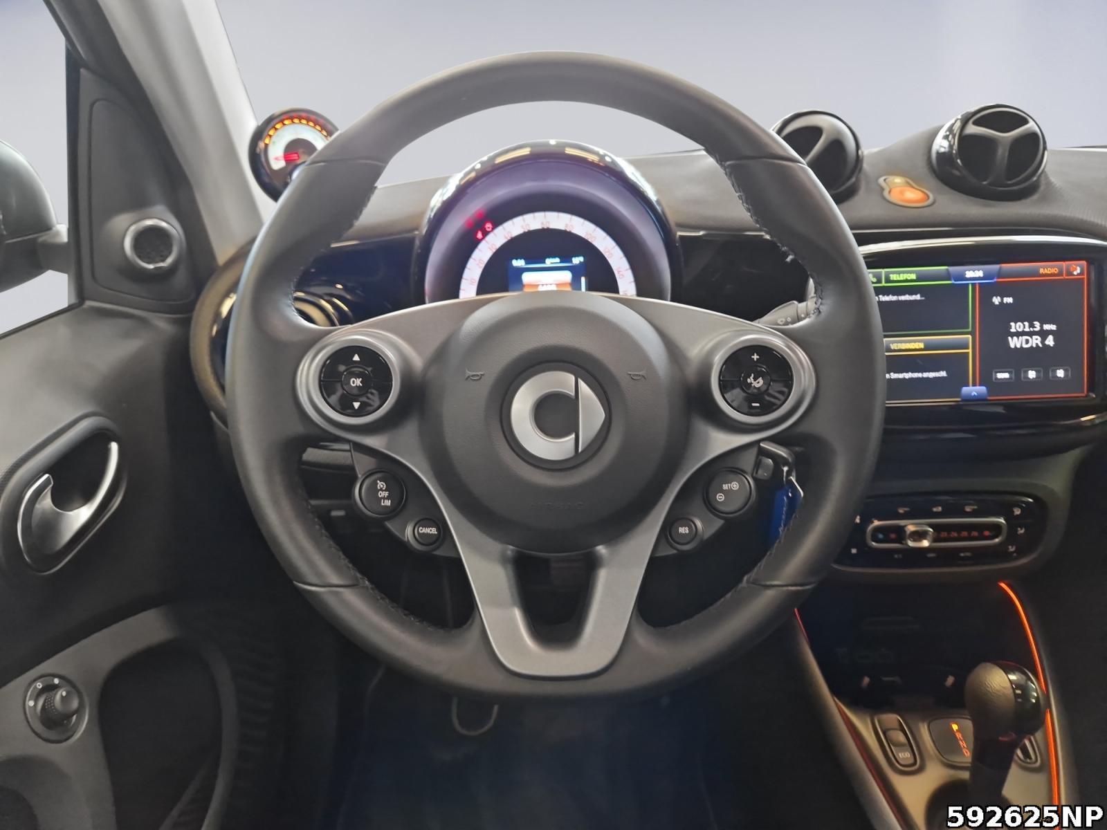 Fahrzeugabbildung Smart ForTwo EQ Prime Pano LED 22kW JBL Brabus Kamera