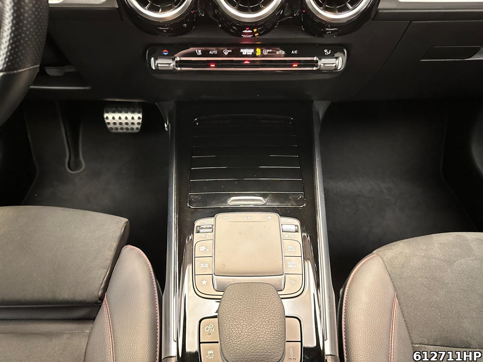 Fahrzeugabbildung Mercedes-Benz GLB 35 AMG 4M Multibeam CarPlay 19