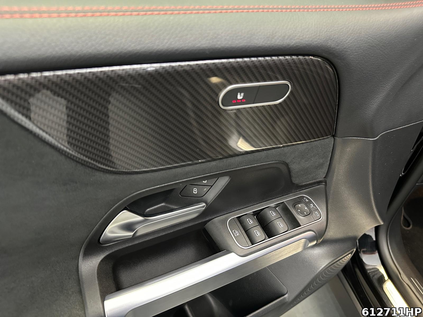 Fahrzeugabbildung Mercedes-Benz GLB 35 AMG 4M Multibeam CarPlay 19