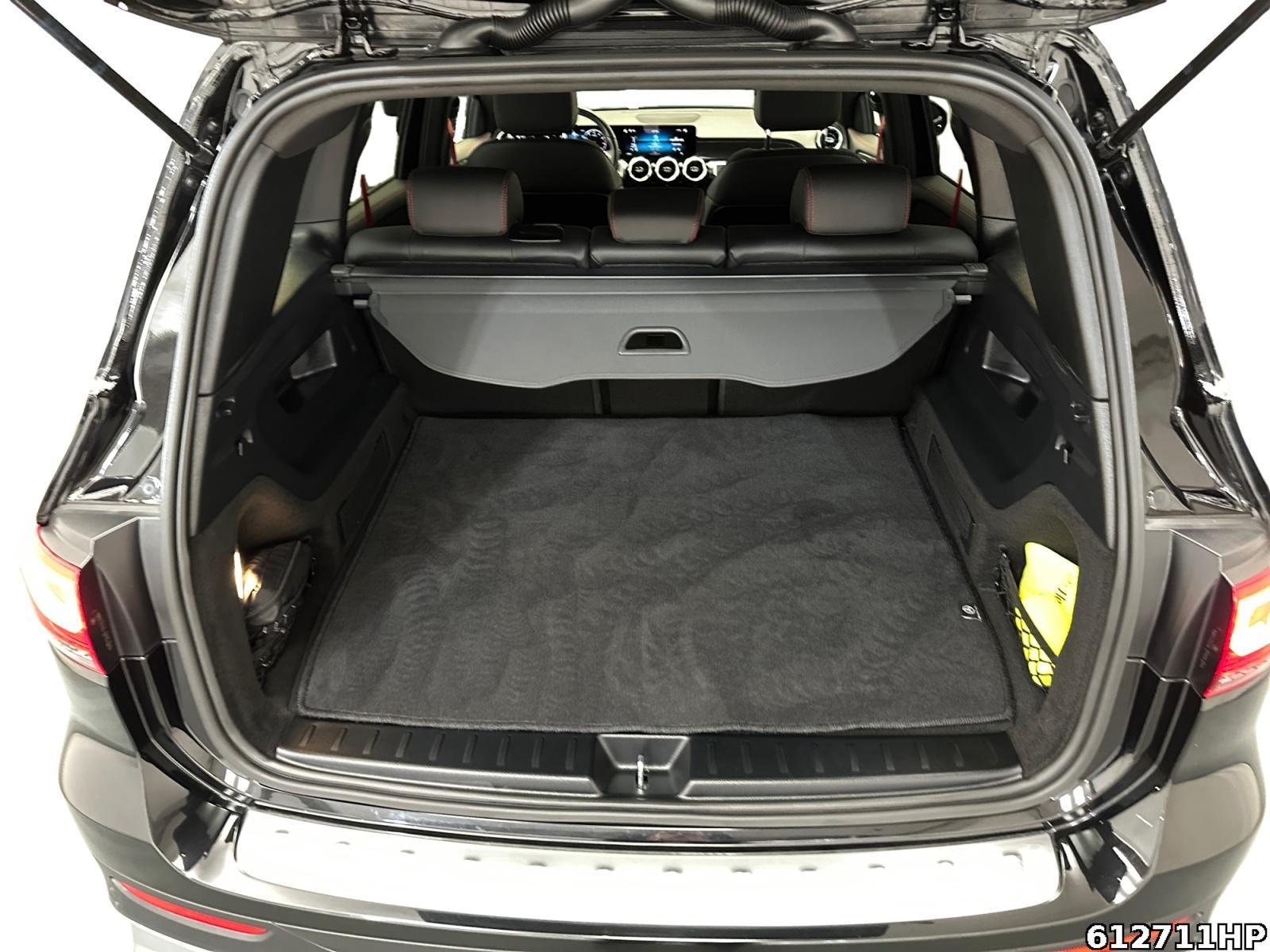 Fahrzeugabbildung Mercedes-Benz GLB 35 AMG 4M Multibeam CarPlay 19