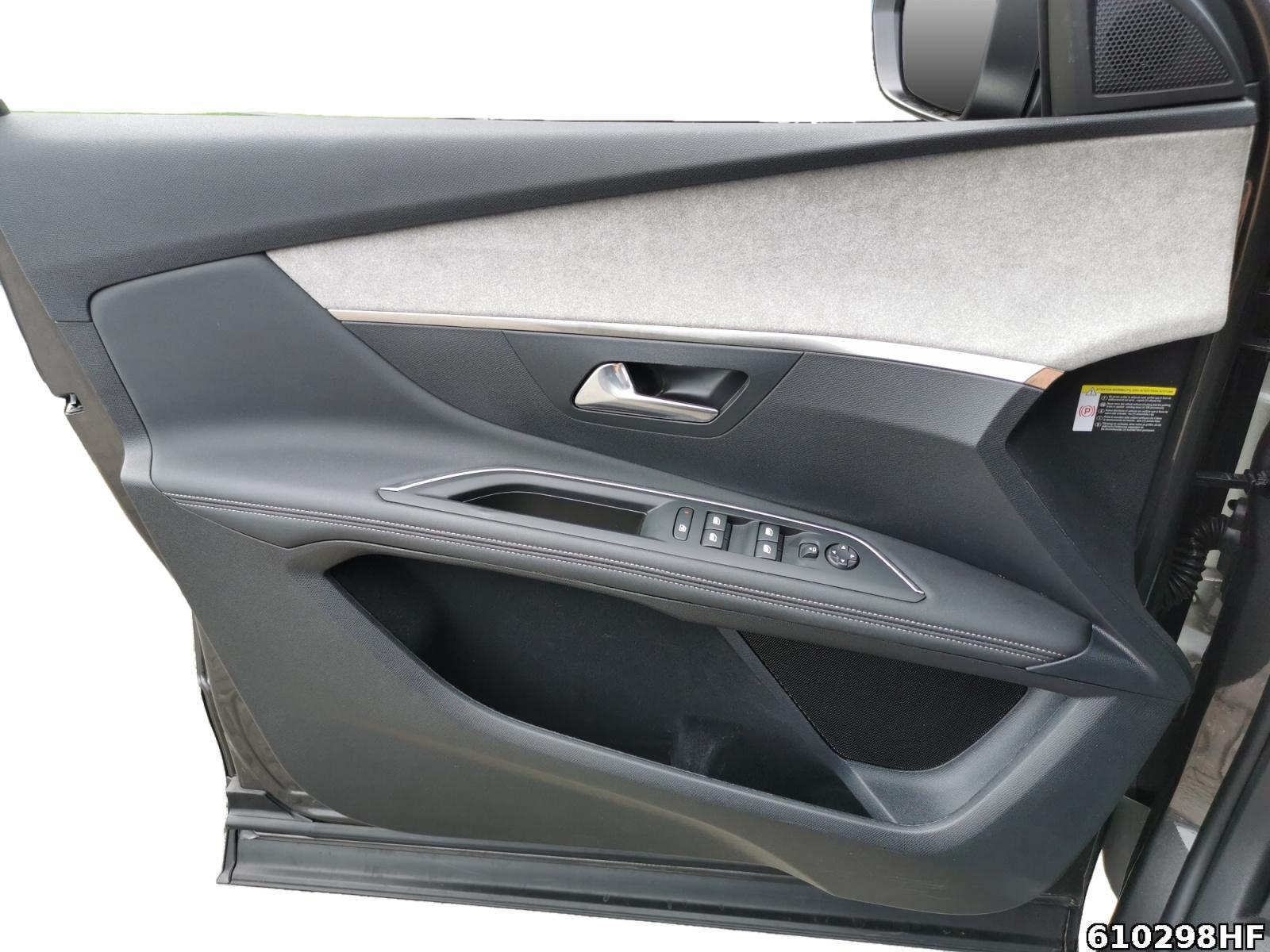 Fahrzeugabbildung Peugeot 3008 1.2 Hybrid 136 GT **SHZ**LED**CARPLAY