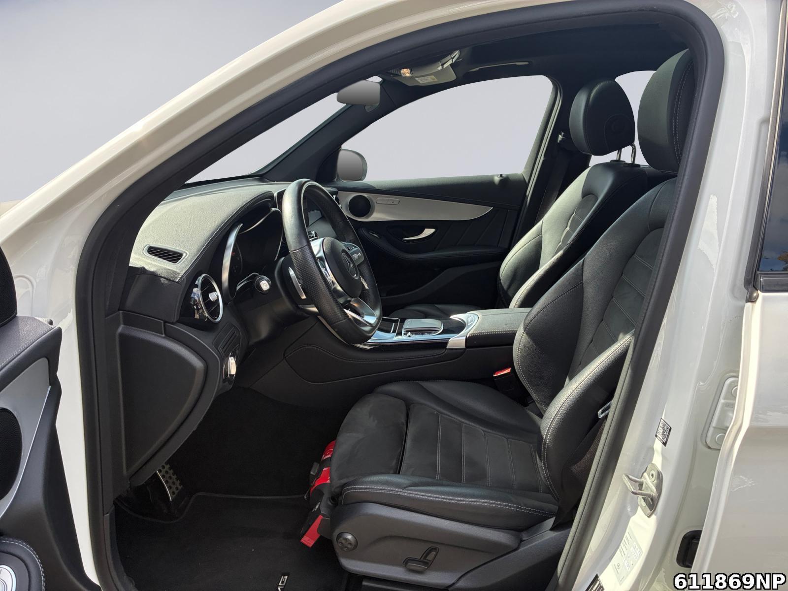 Fahrzeugabbildung Mercedes-Benz GLC 300 d 4M AMG AHK Pano Night CarPlay
