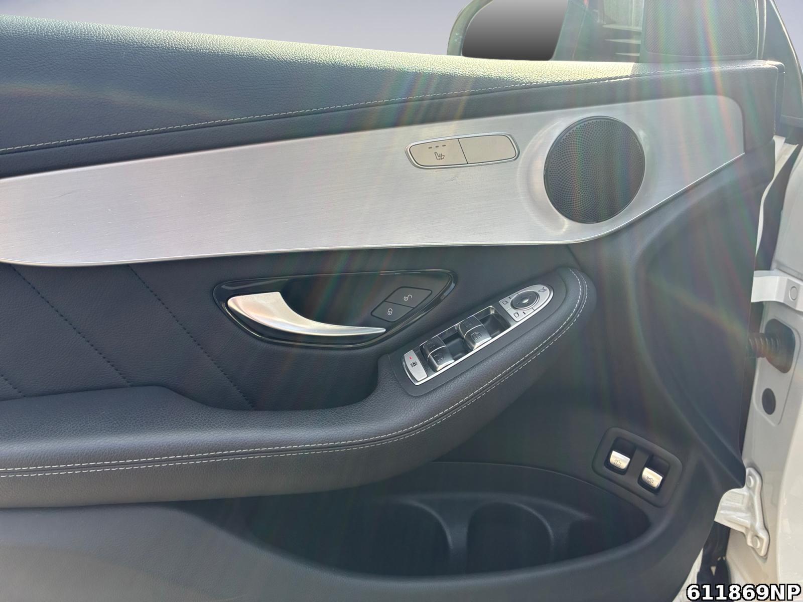 Fahrzeugabbildung Mercedes-Benz GLC 300 d 4M AMG AHK Pano Night CarPlay